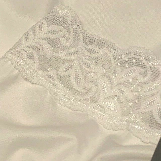 New With Tags Vassarette Pretty White 1/2 Slip Size XL/44 24&Prime;