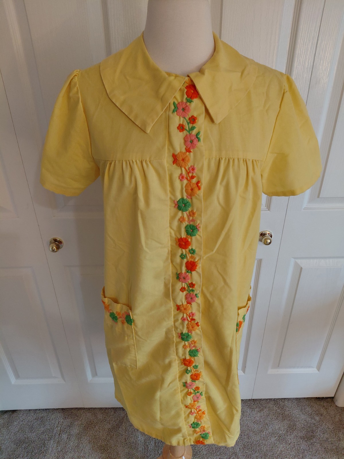 Vintage 1970s Yellow Cotton House Dress Bright Flower Embroidered Size Large
