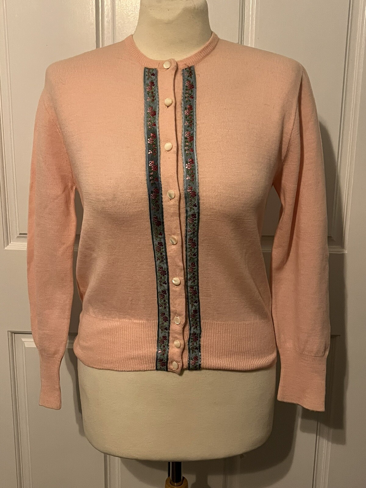 Vintage 1950s 100% Zephyr Wool Fine Spun Mills, N.Y. Pink Embroidered Cardigan S