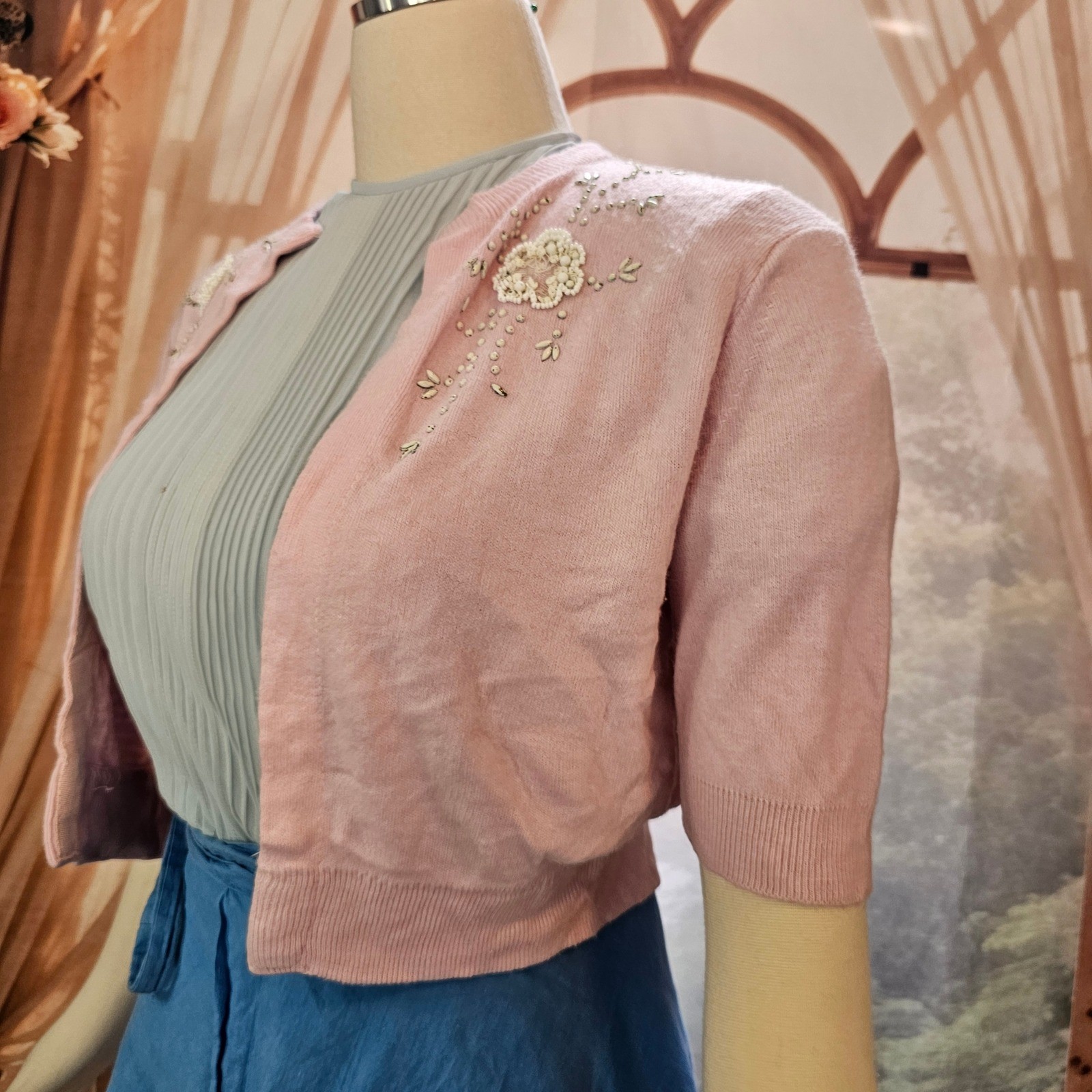 Vintage 1950s Hi-Bulk Pink Cropped Cardigan Beaded Floral Short Sleeve Pinup