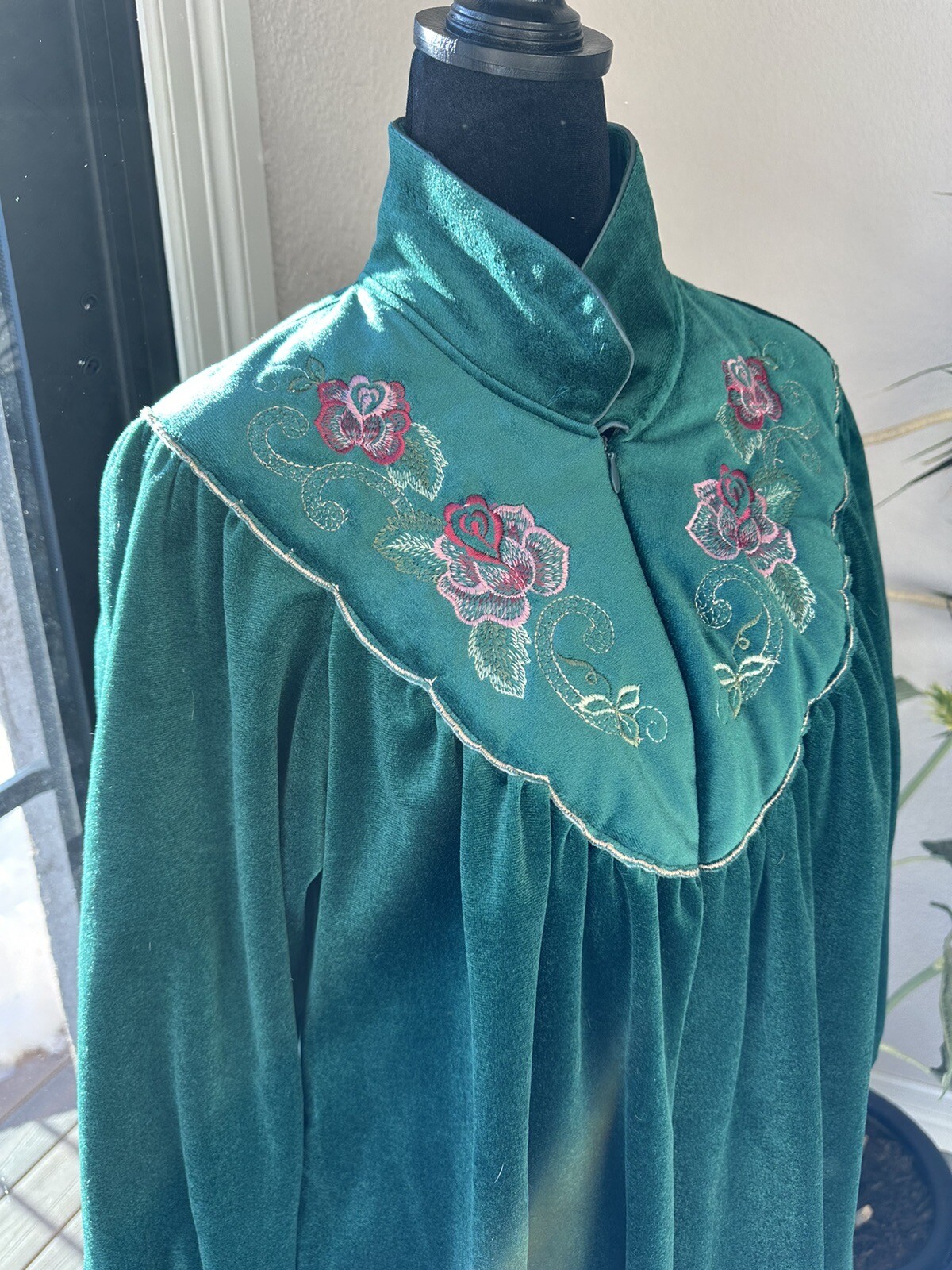 EUC Vtg Gilligan O’Malley Green Velour Made USA M 12-14 Embroidered Floral Zip
