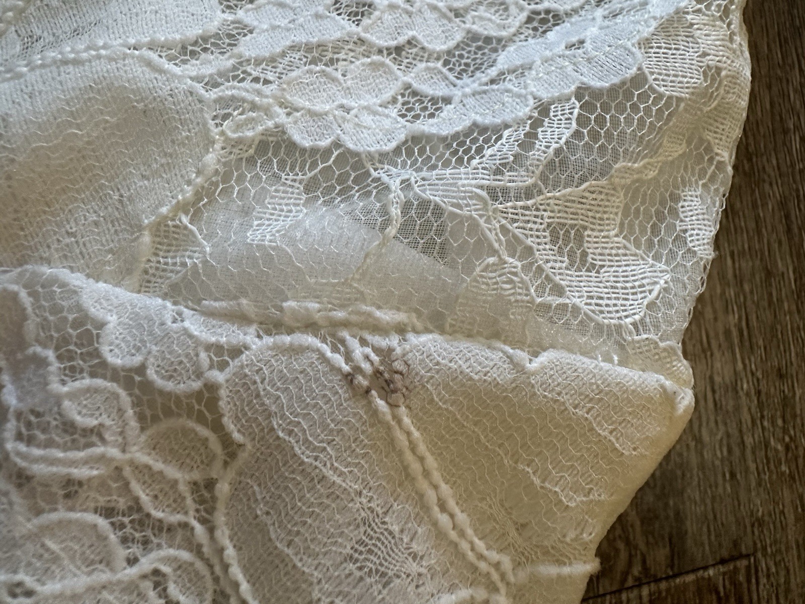 Vintage Wedding Dress Gown S White Chantilly Lace Long Sleeve Fitted Train Veil