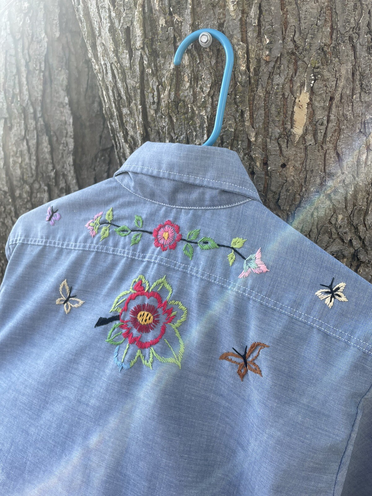 Vtg 60s 70s Chambray Denim Button Shirt Cropped Embroider Hippy Boho Flower M/L