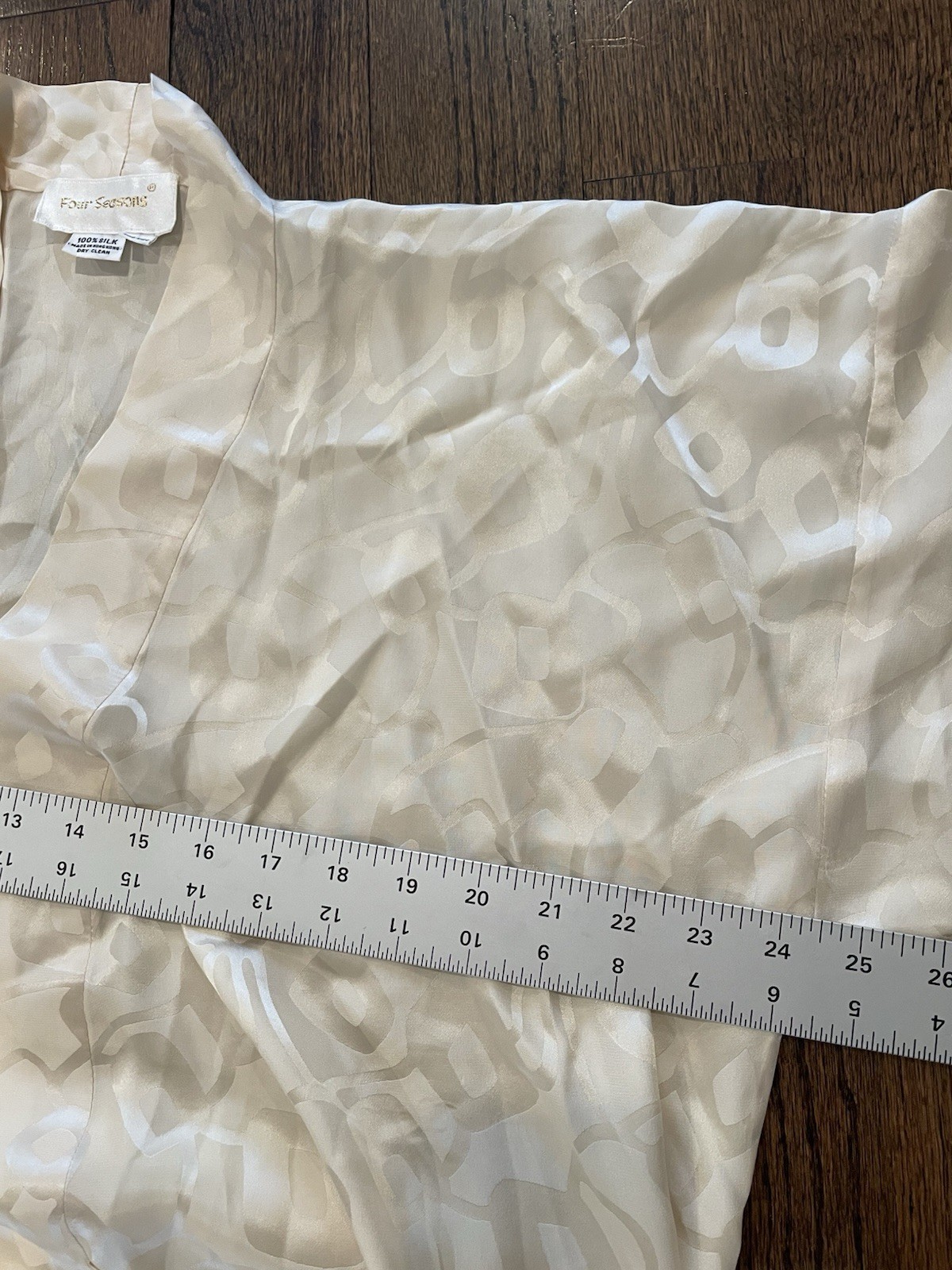 Vintage Robe 100% Silk Cream Beige Patterned Hong Kong FOUR SEASONS OS Luxury