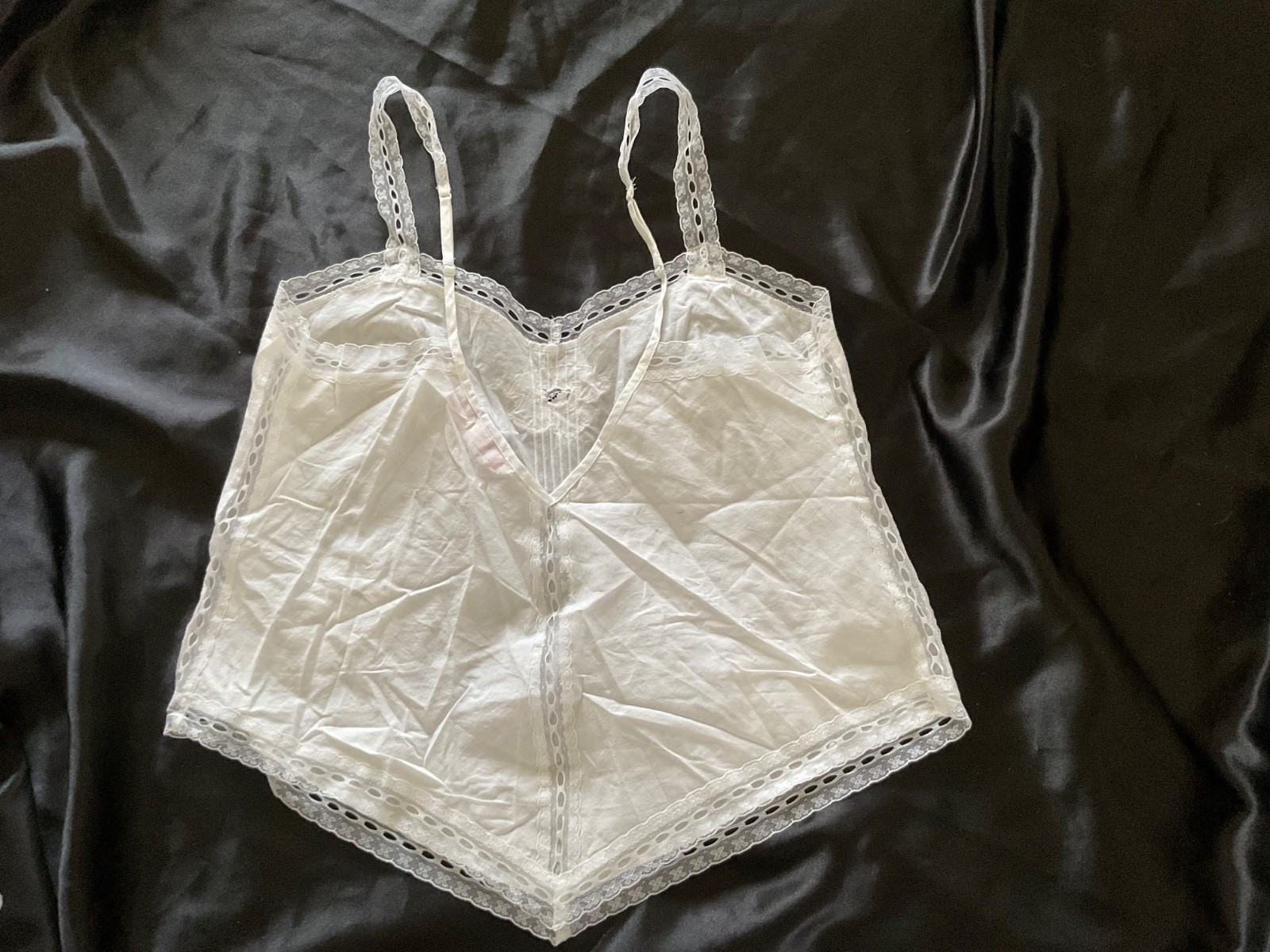 Vtg Victoria&rsquo;s Secret Sleep Tank Top Cami Sz. S White Cotton Lace Trim Boho