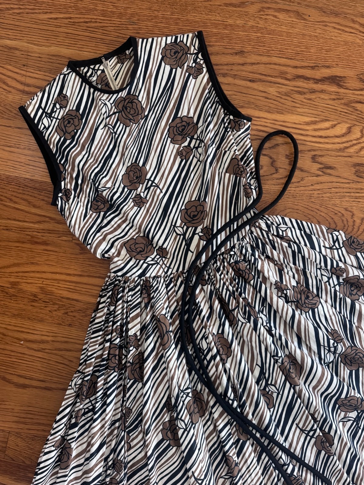 Vintage Original 1950s California Cottons Black and Brown Rose Print Dress XS/S
