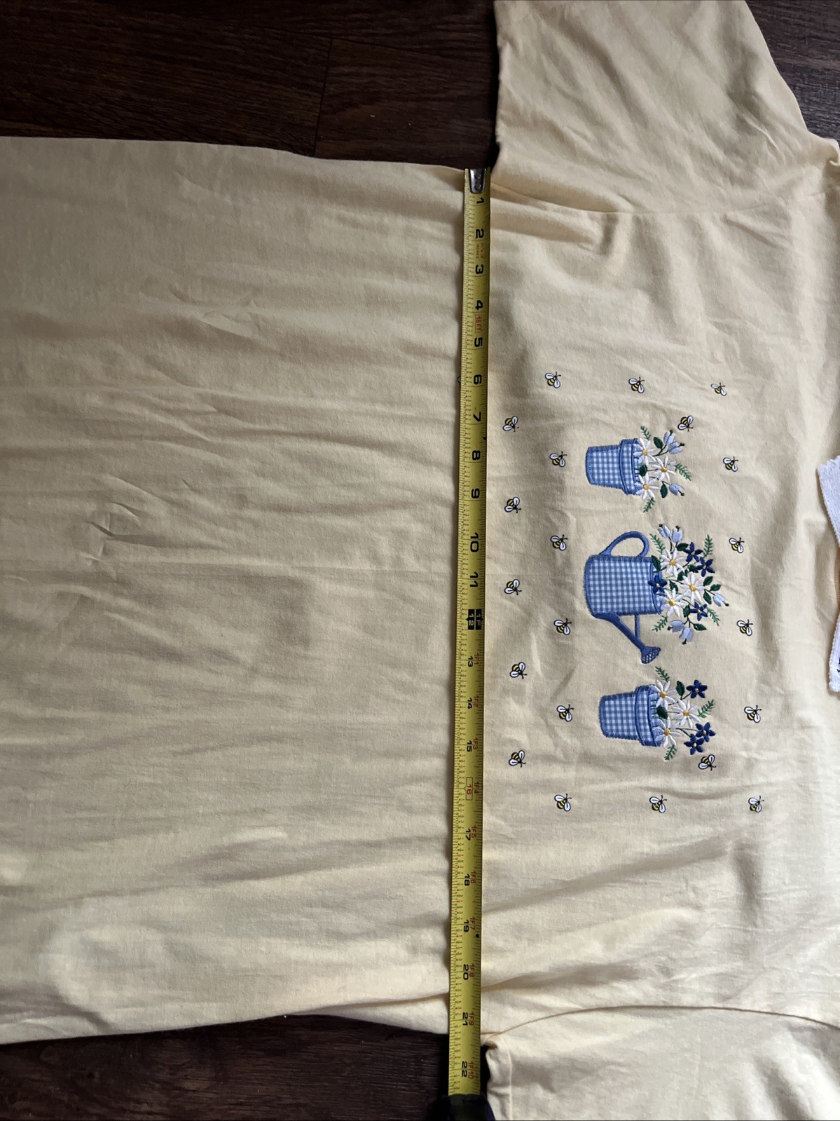 Vintage Cottagecore teacher Yellow Collared T-Shirt Embroidered Bees Made USA XL