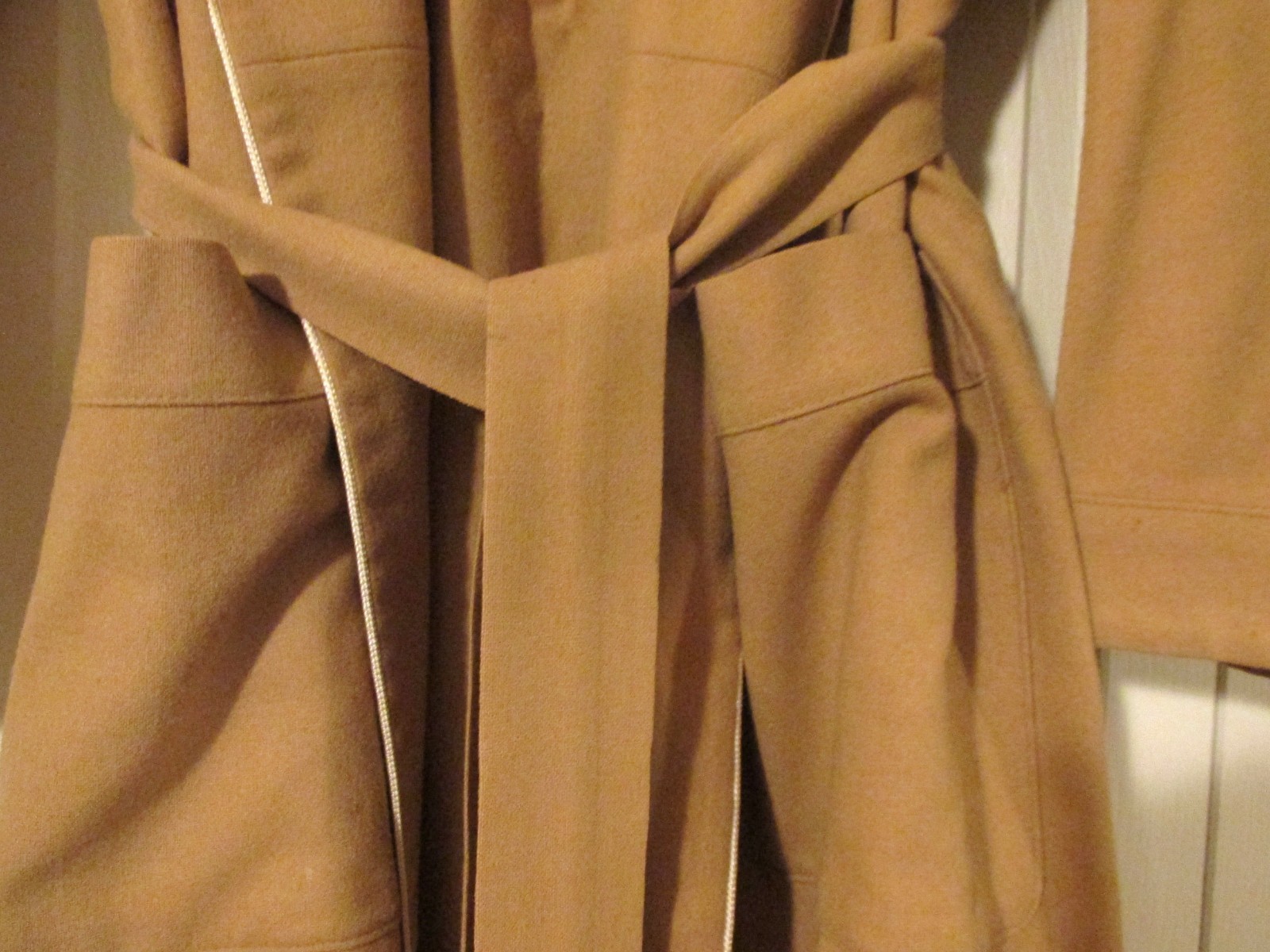 Vtg. M Wool Pendleton Women&rsquo;s Shawl Collar Robe Belt Camel Brown White Trim USA