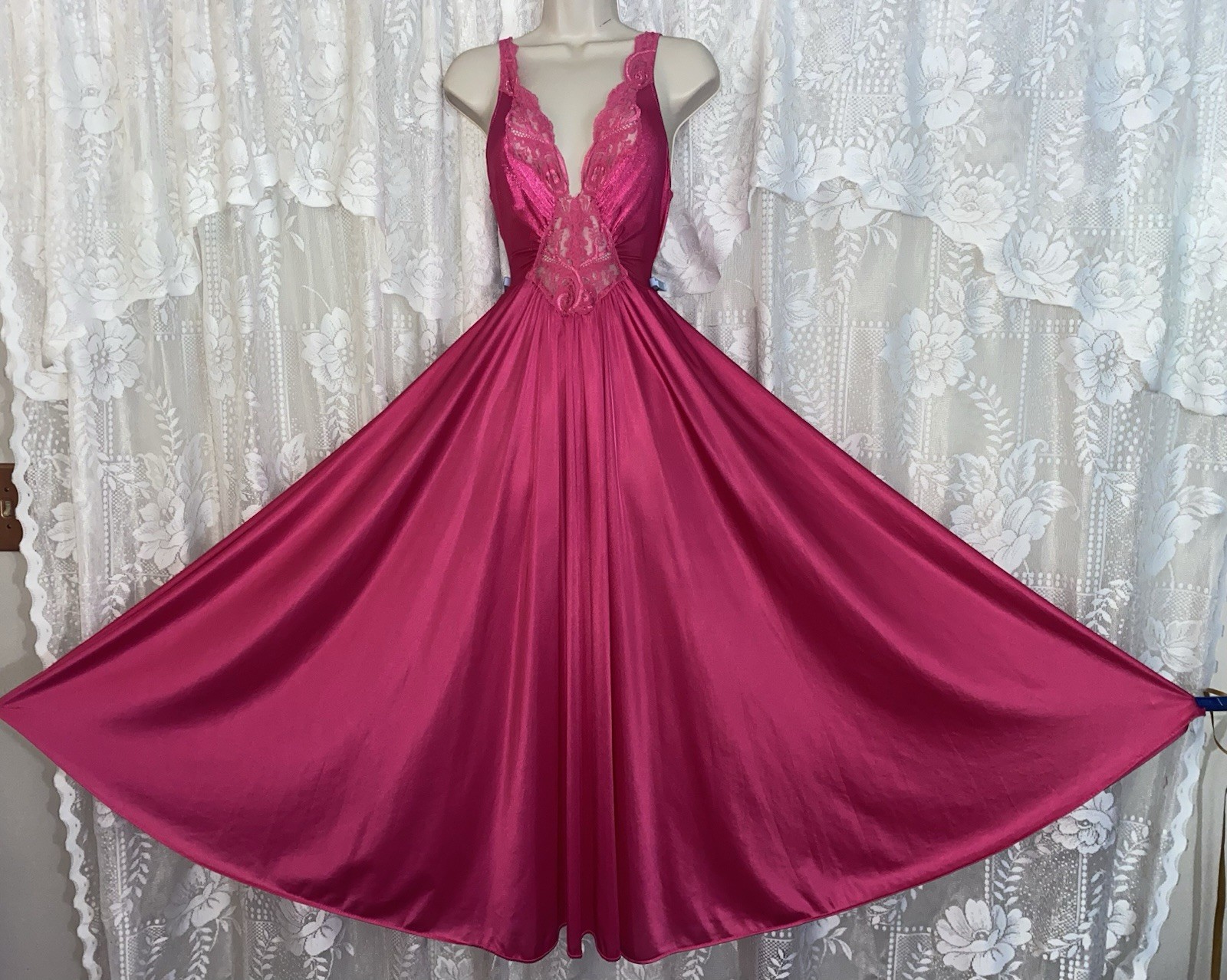 VTG L XL OLGA Raspberry Nylon Classic Full Swp Nightgown Negligee Gown USA 92270