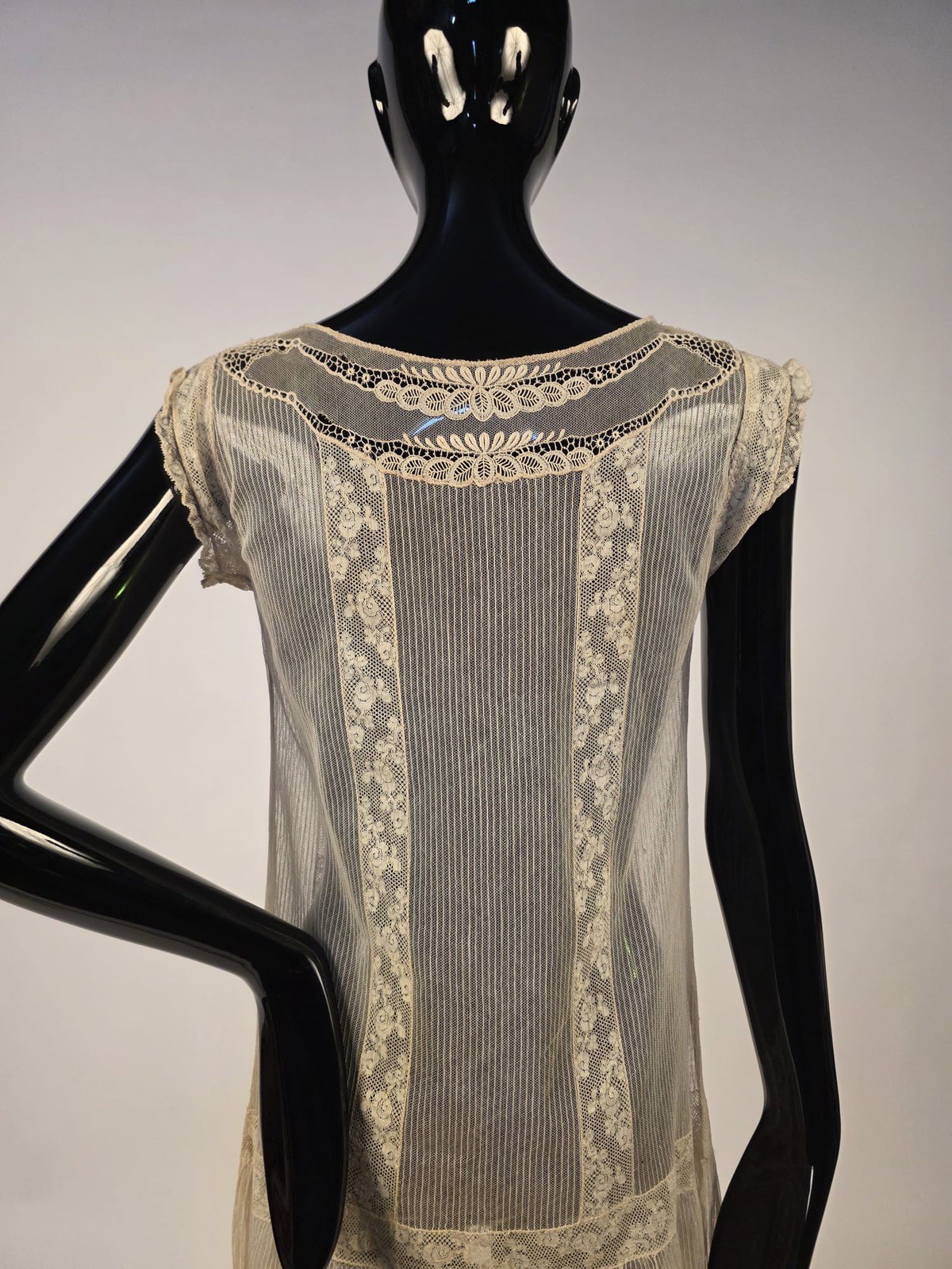 DAINTY + SWEET FLAPPER 1920’S NET + LACE INSERT TEA DRESS 