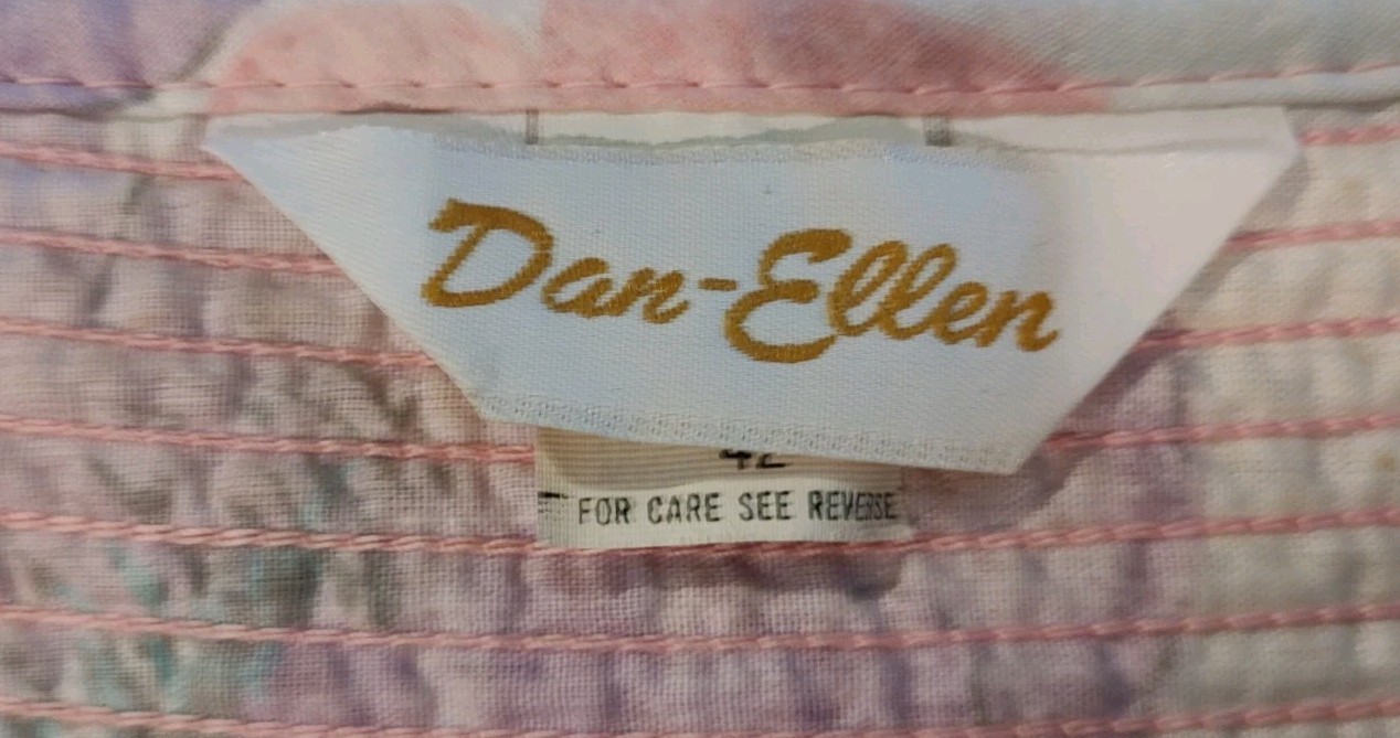 Vintage Dan-Ellen – Pretty White Floral Polycotton Snap Robe – Women&rsquo;s Size 42