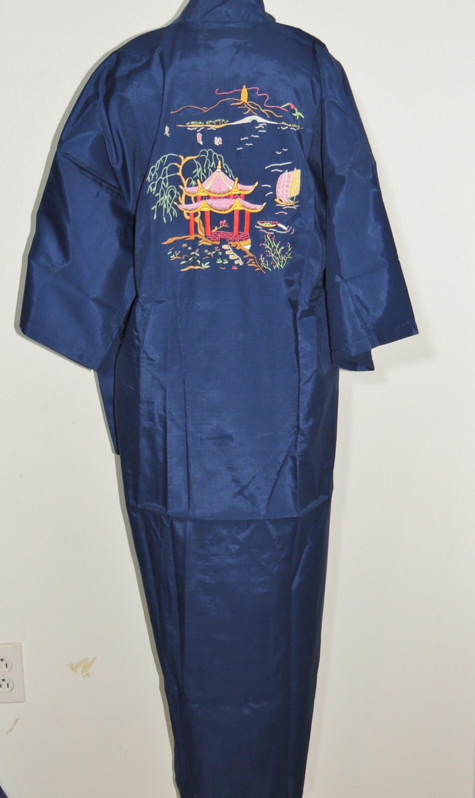1970&rsquo;s Daffodil Hand Embroidered Kimono / Robe NEW