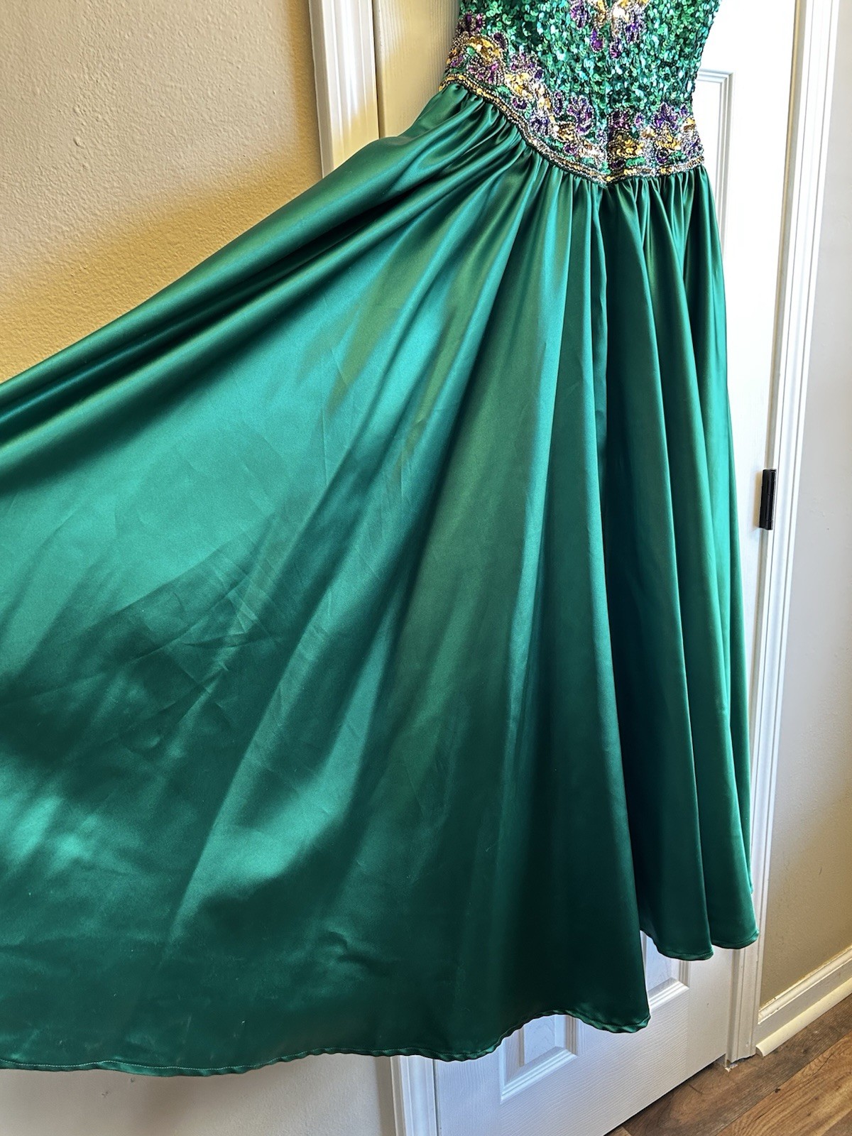 mike benet dress emerald green sequins Mardi Gras Ball Size 8 St. Patrick’s Day