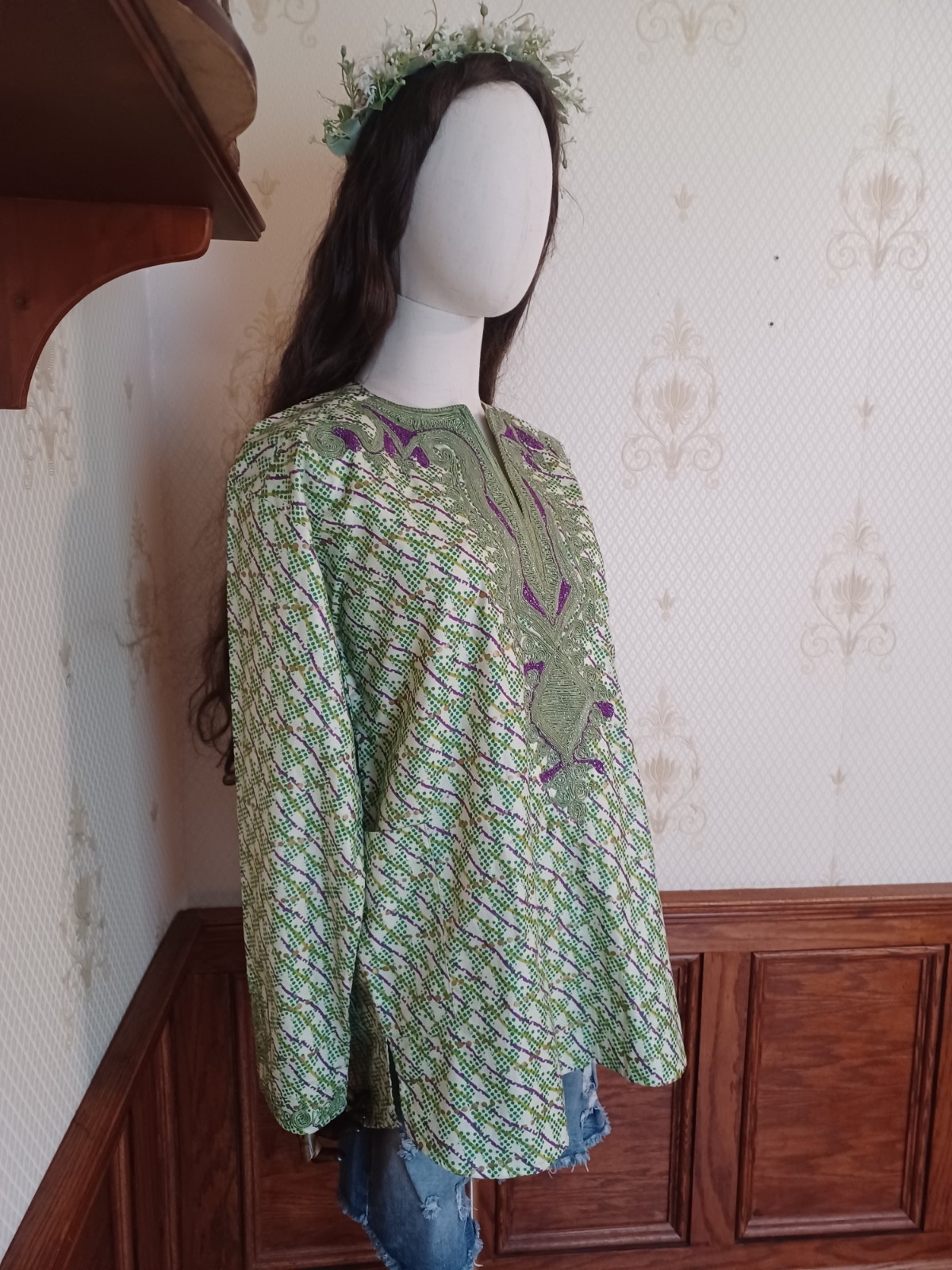 Vintage 1960s/70s Hand-Embroidered Green Purple Metallic Silver Mod Hippie Shirt