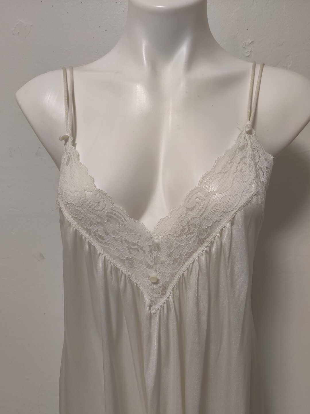 Val Mode Vintage Full Length Nightgown Elegant Piegnoir Lace Flow Plunging V EUC