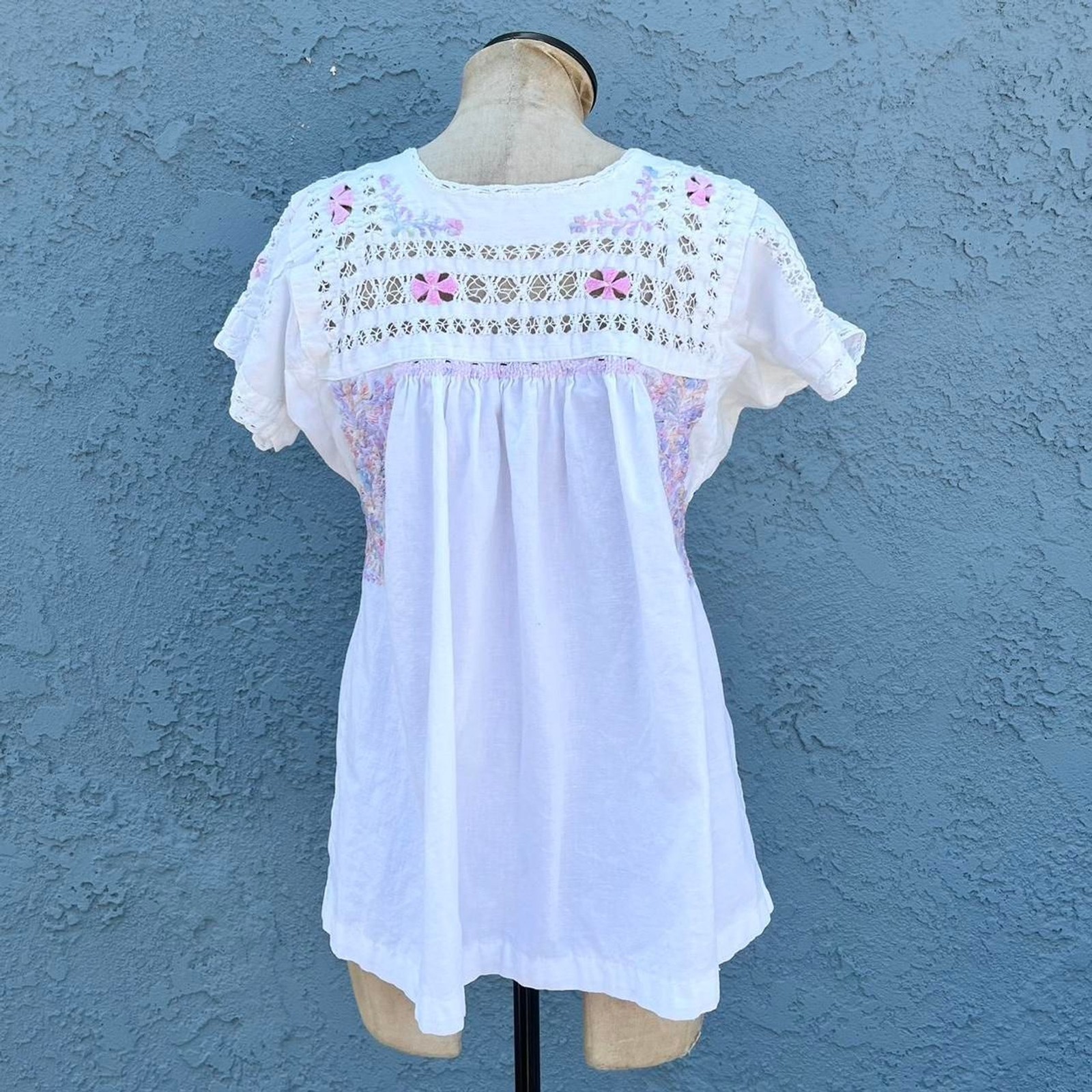 White Oaxacan Blouse Medium Cotton Mexican Embroidered top