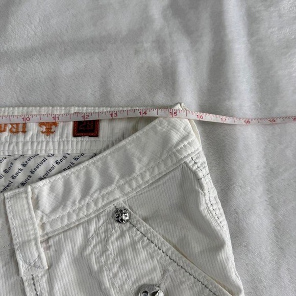 Rock Revival white embroidered graphic cargo capris y2k vintage grunge skater