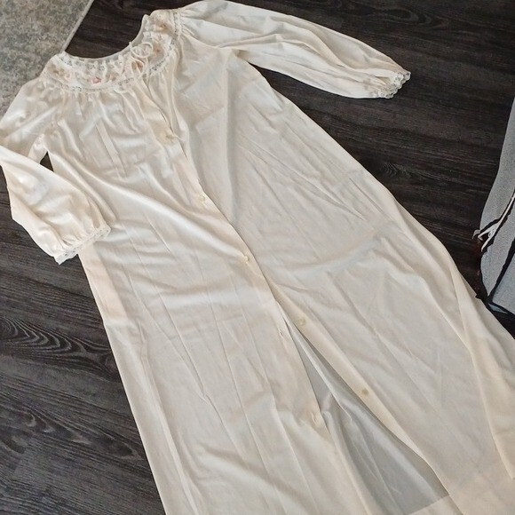 Lorraine vintage nylon Nightgown Embroidered Lace Collar S