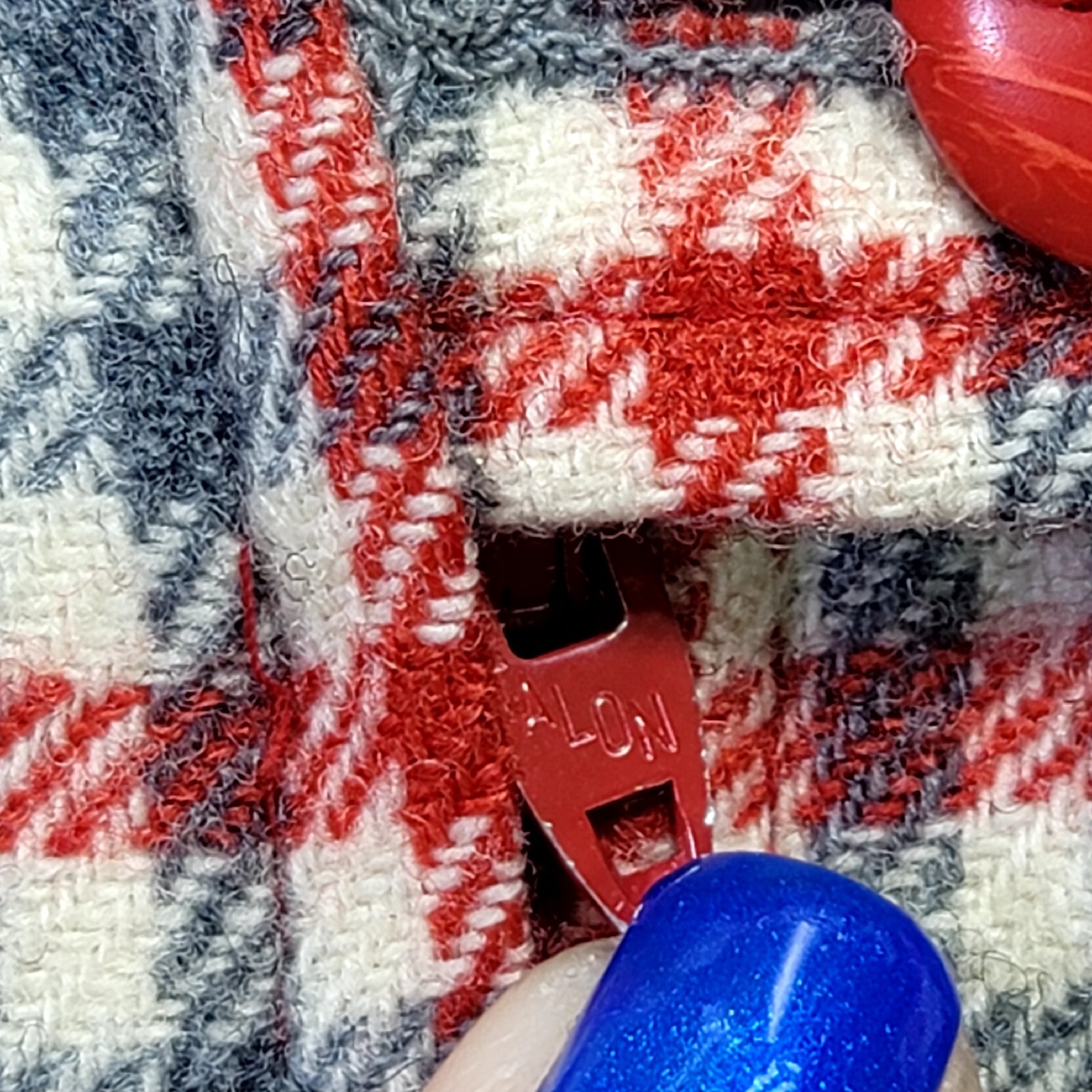 Vintage 70s Pendleton Womens S Red Ivory Blue Plaid Wool Aline Straight Skirt