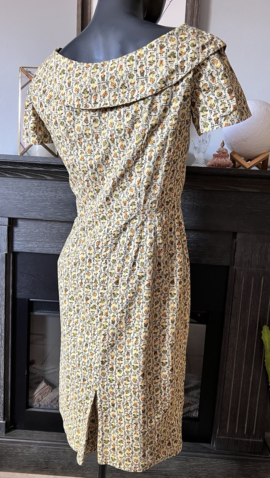 Vintage 50s Yellow Hat Pattern Dress With Peter Pan Collar M