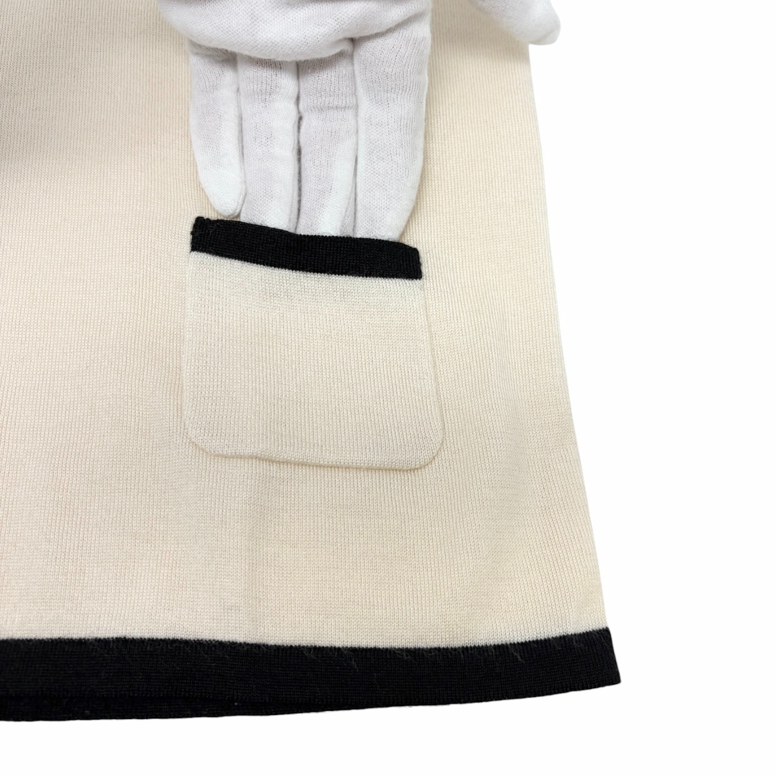 CHANEL Vintage 06C CC Logo Knit Pocket Top #38 Beige Black Cashmere 902578