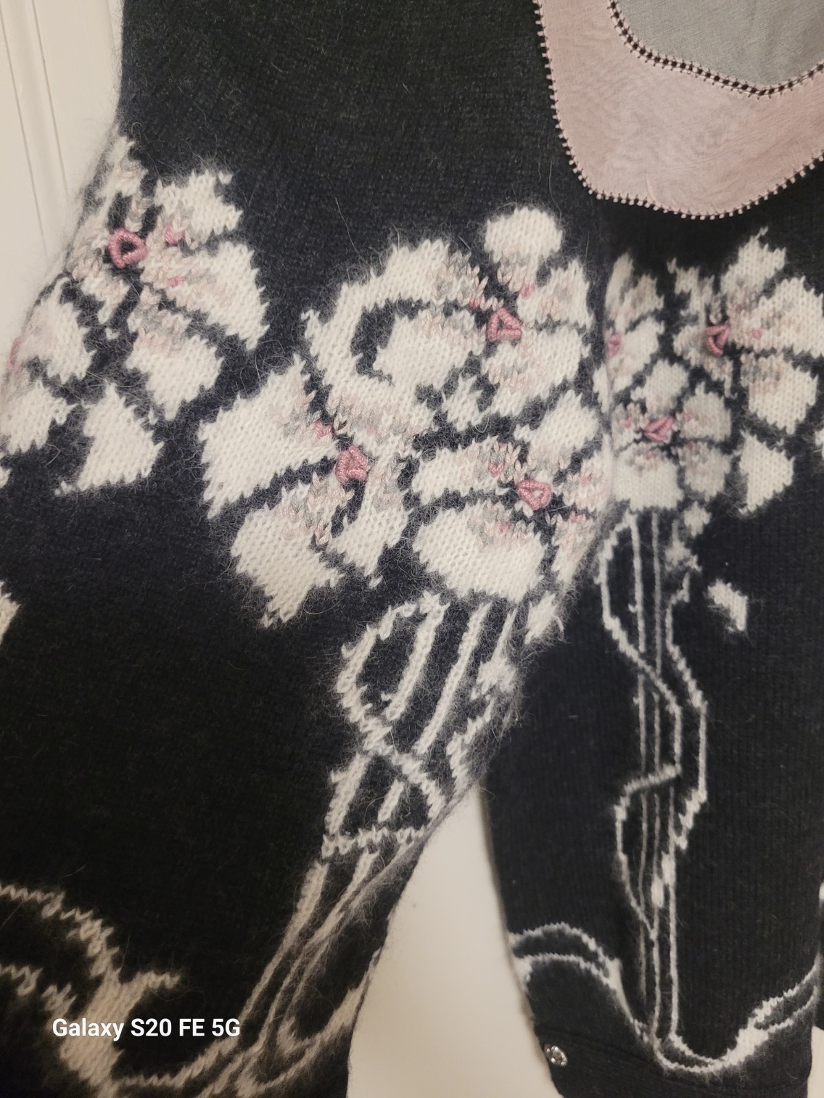 Vtg grandma chic Cullinane Lambswool Rose Design Oversized Lace Collar Sweater