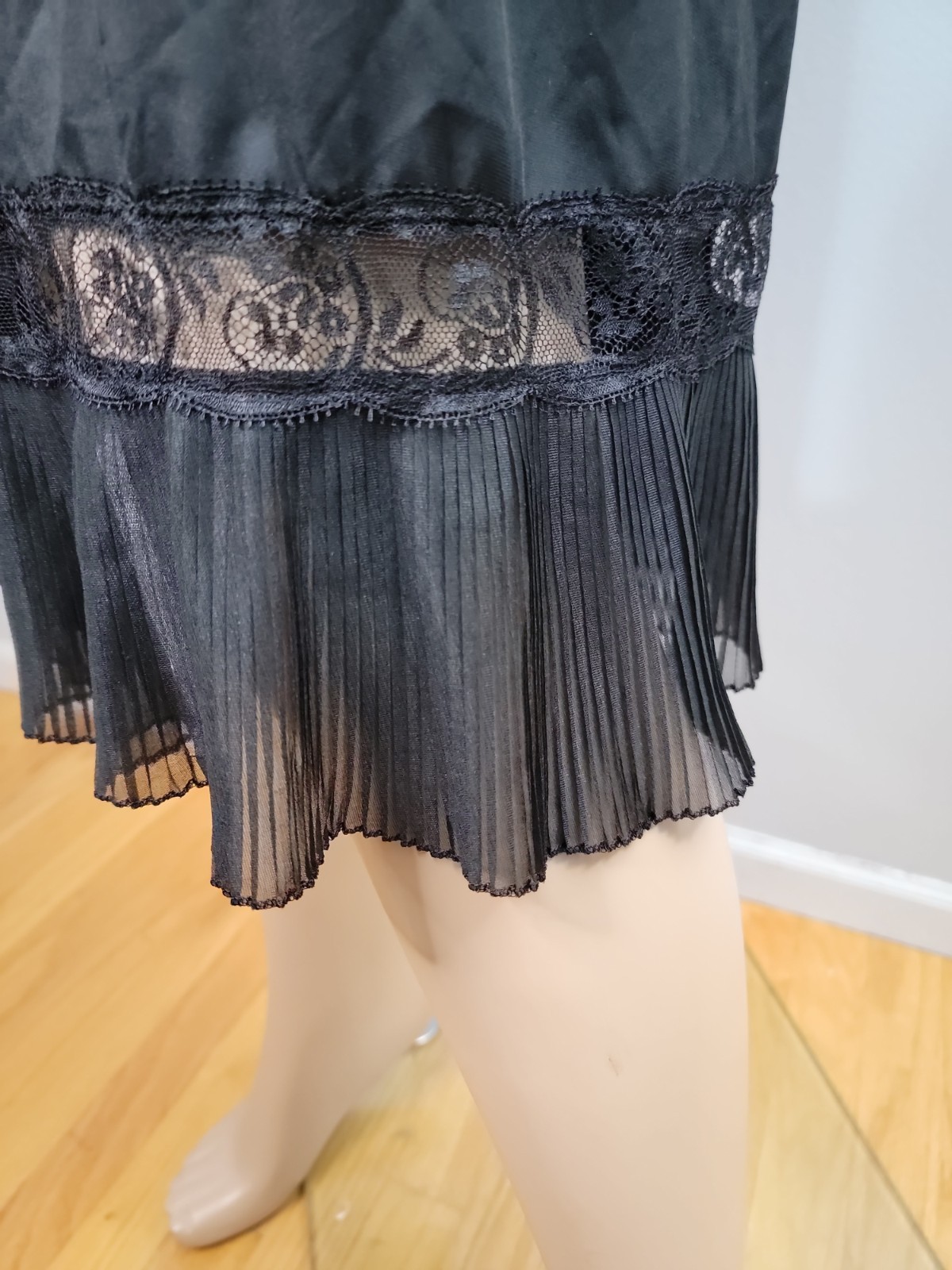 Vintage Charmode Nylon Black Pleated Lace Detail Full Slip Size 36
