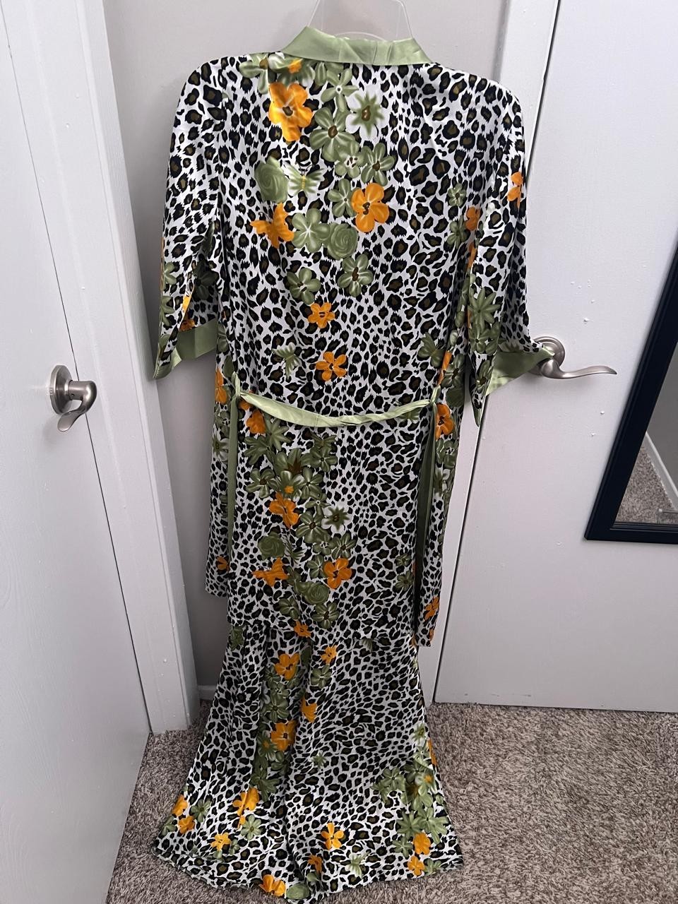 Luxury 2-Piece Satin Nightgown & Short Robe Set Size M | Animal Print Floral