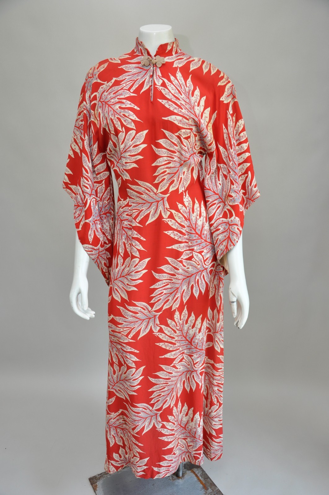 Vintage 1940s Red Tropical Print Rayon Hawaiian Pake Muu Dress Tiki Party Via S