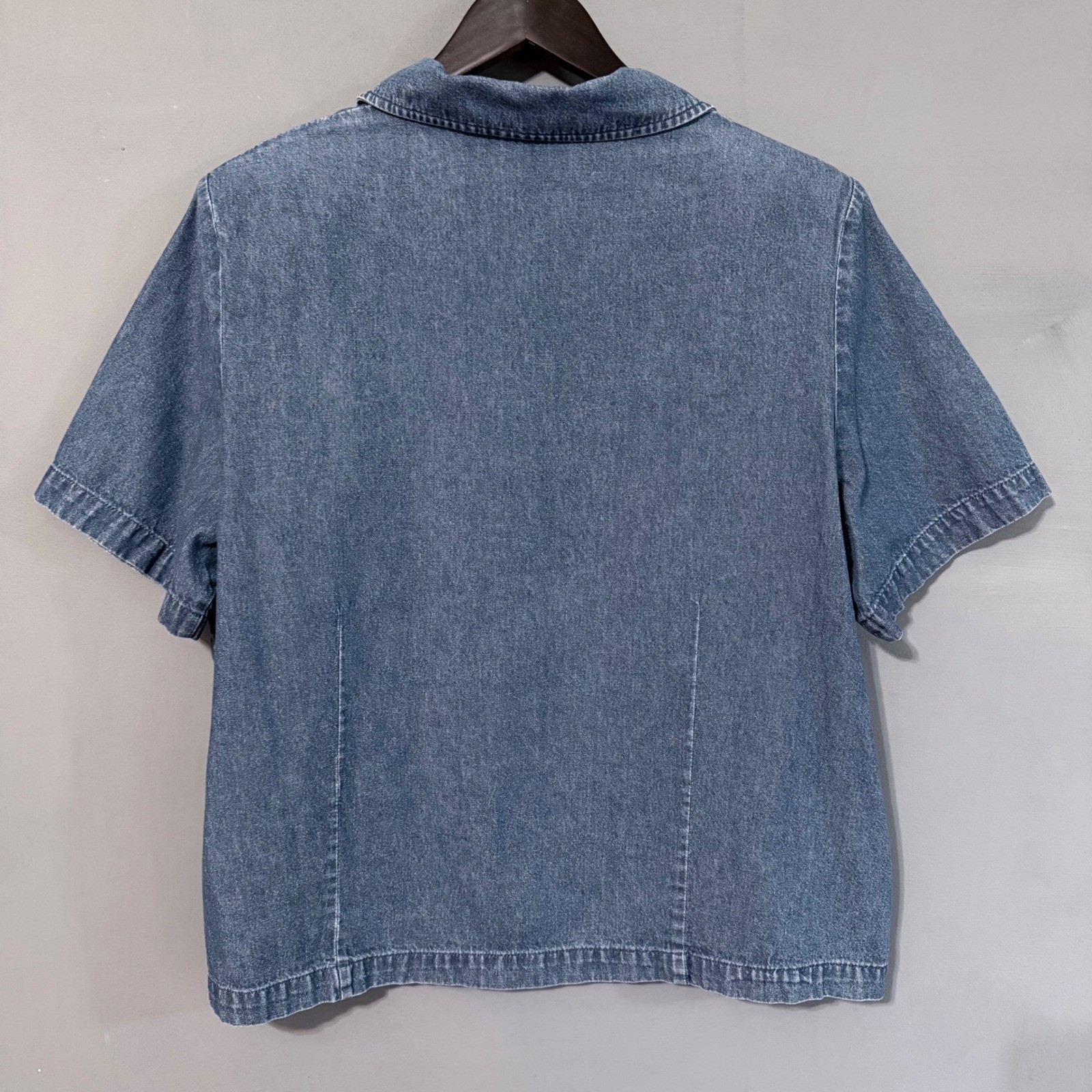 VTG 100% Cotton Embroidered Flowers on Denim Short Sleeve Top