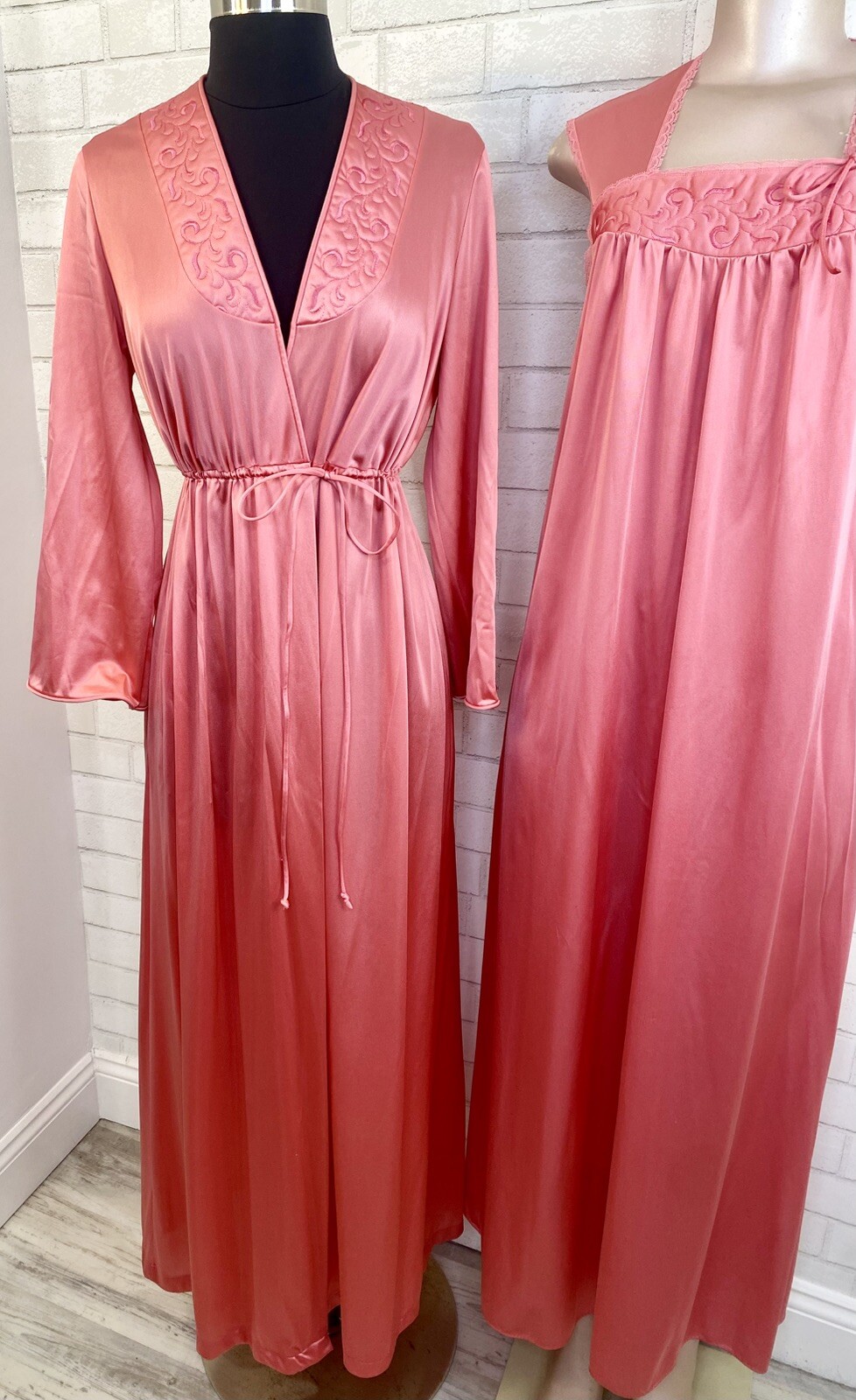 Vintage VANITY FAIR Nylon Pink Peignoir Robe Long Nightgown Hollywood Regency