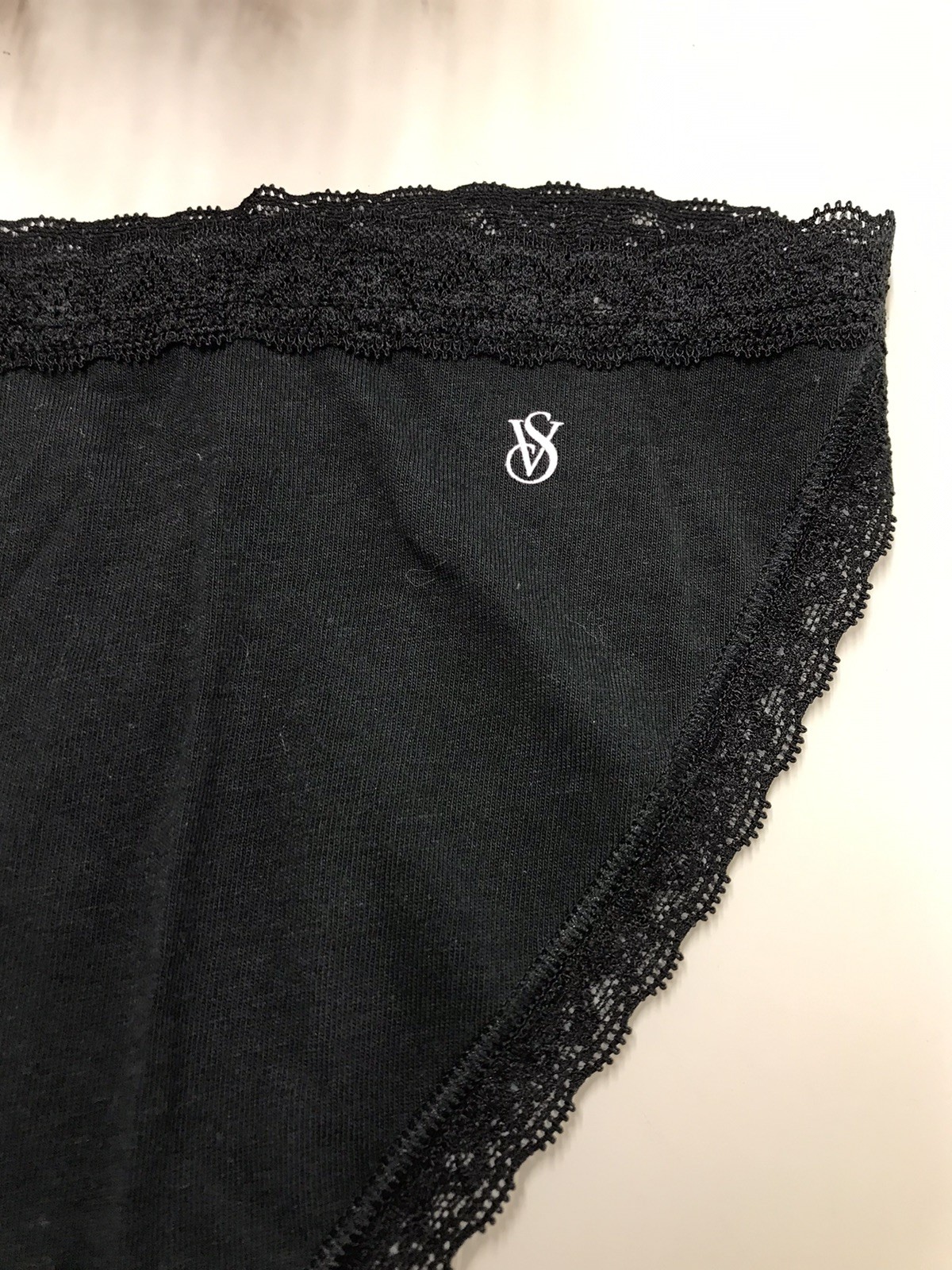 VGT Victoria&rsquo;s Secret Low String Bikini Sm Bows Scalloped Lace Trim Black RARE