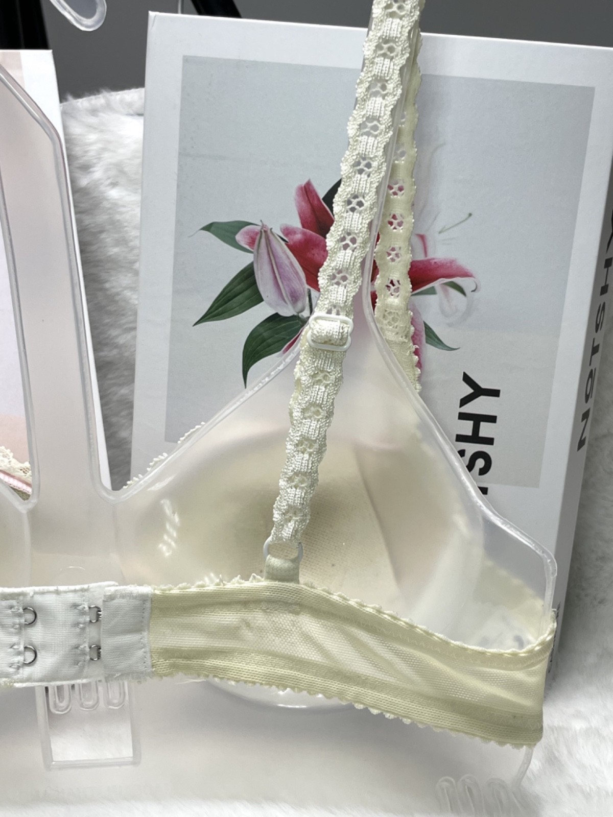 VTG WACOAL Pink Lightly Lined Soft Cup 30B Nylon Lace Underwire Bra Back Closure