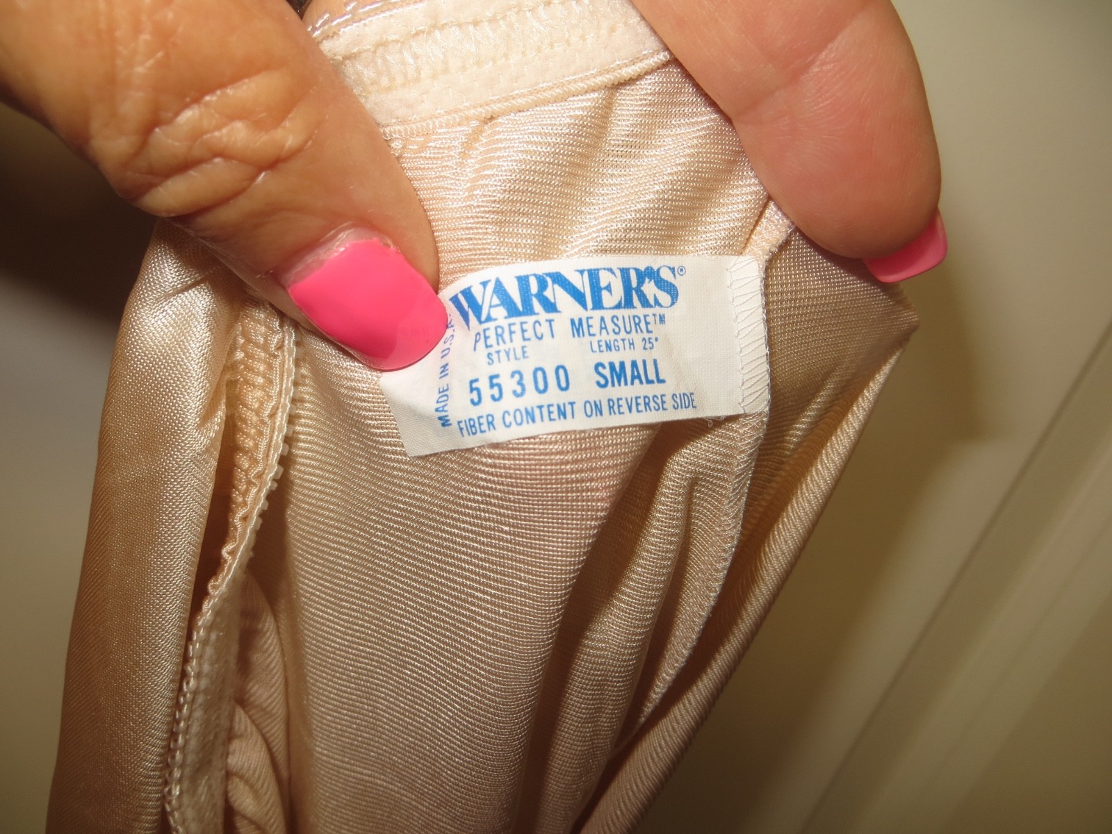 Vintage Warne&rsquo;sr Half Slip – Peachy Beige Color – Size Small – 25.5&Prime; Long – b