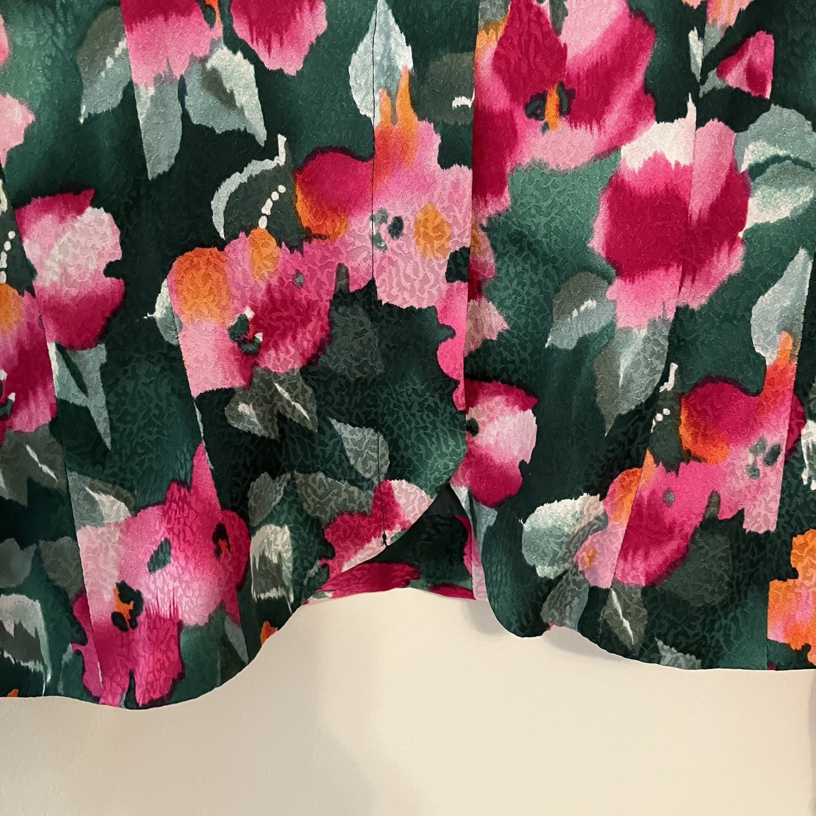 Adrianna Papell Size 12 VTG Two Piece Skirt Top Suit Set 100% Silk Green Floral