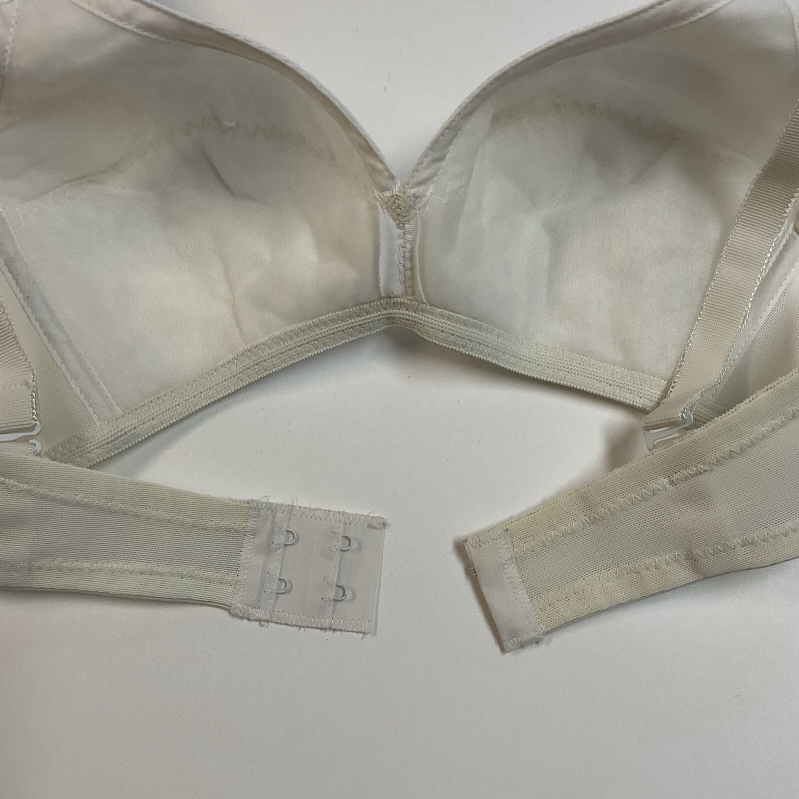 Vintage Exquisite Form 32C White Wireless Bra Seamless Multi-Way 70s Lingerie
