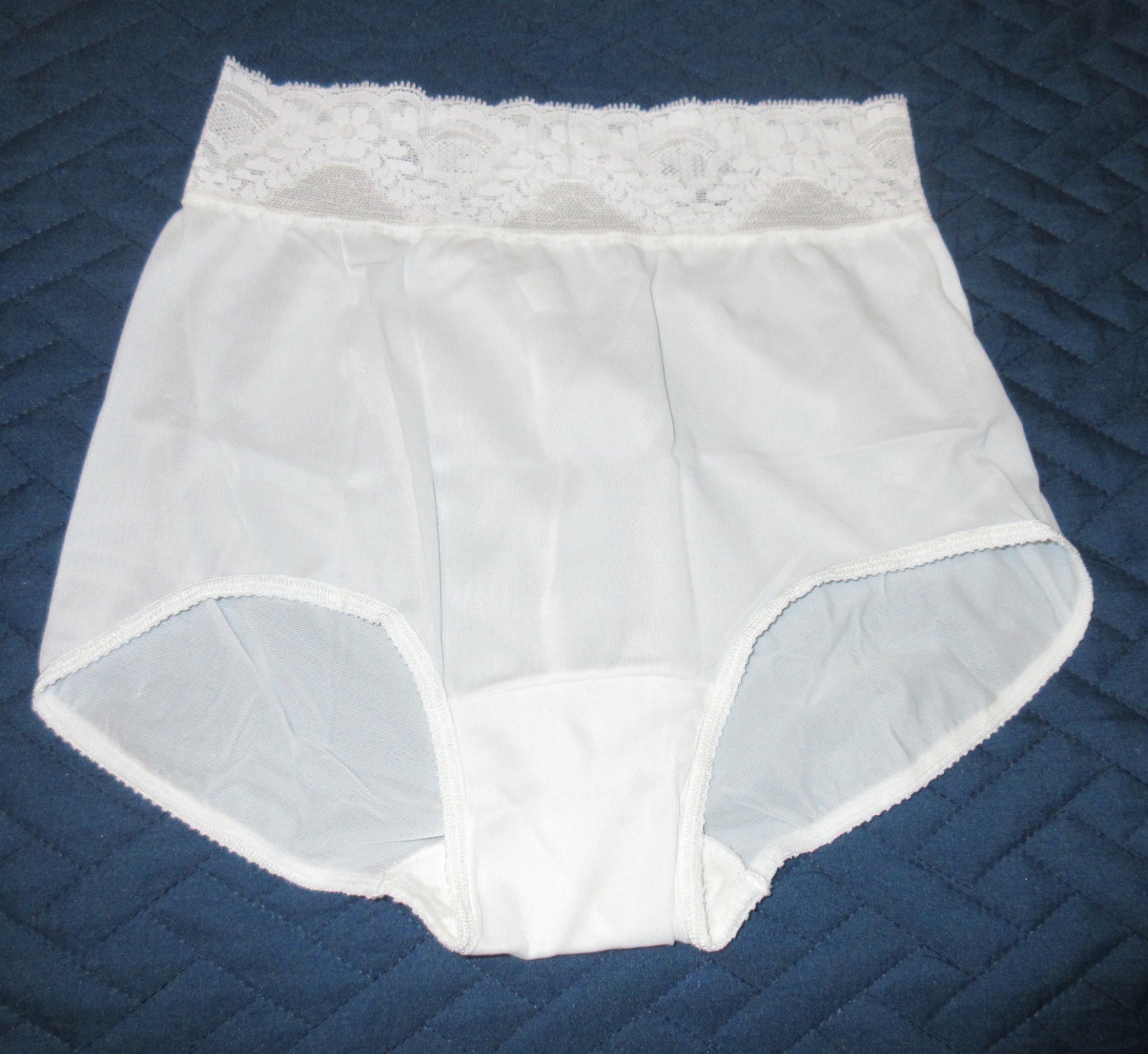 1 PR BALI 2744 back seam GLOSSY WHITE LACE SKIMP SKAMP stretch brief panties 6/M