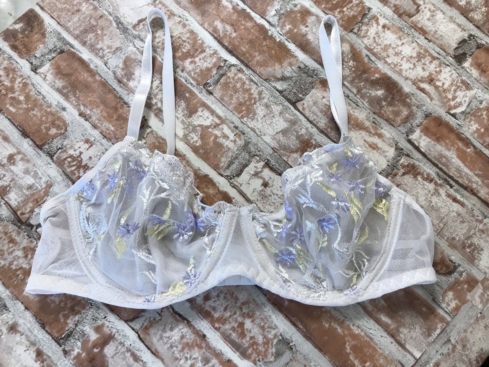 Vintage Lace Embroidery INNOCENSE Lingerie Unlined Underwire Plunge Bra Small