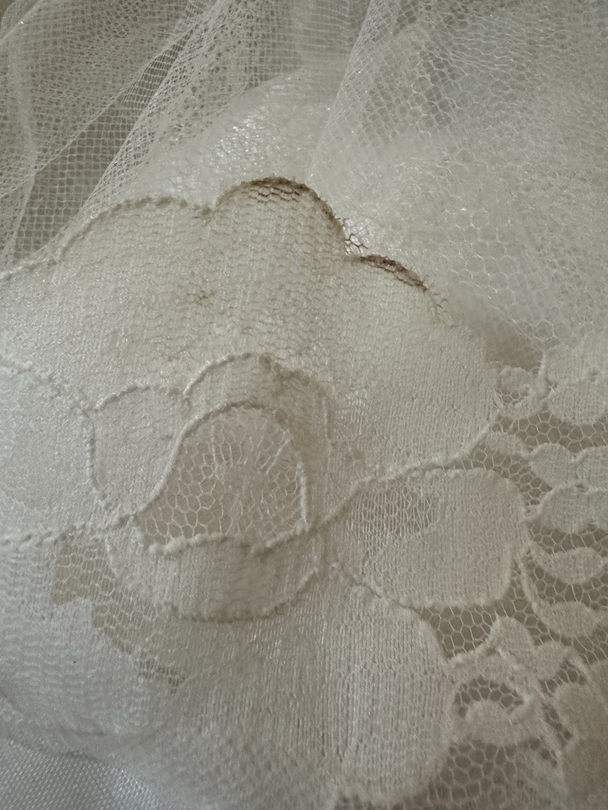 Vintage Wedding Dress Gown S White Chantilly Lace Long Sleeve Fitted Train Veil