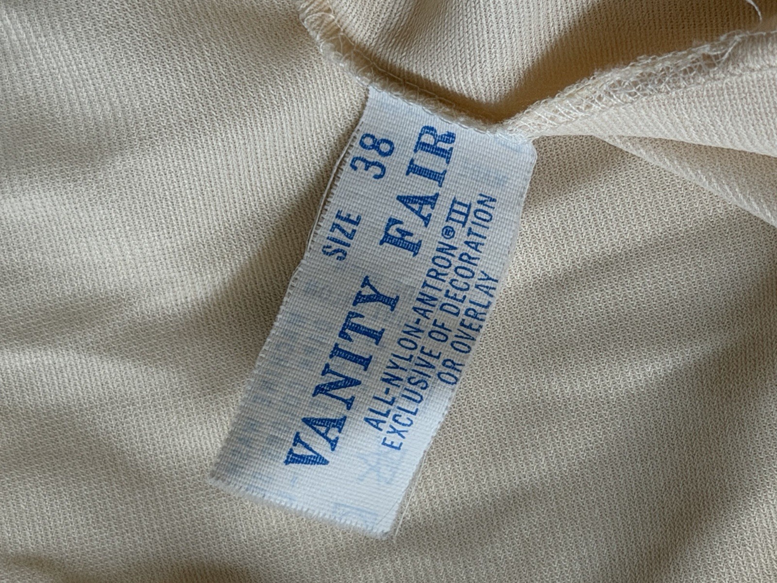 Vintage Vanity Fair Full Slip Dress Lingerie Womens 38 Nylon Lace Ivory
