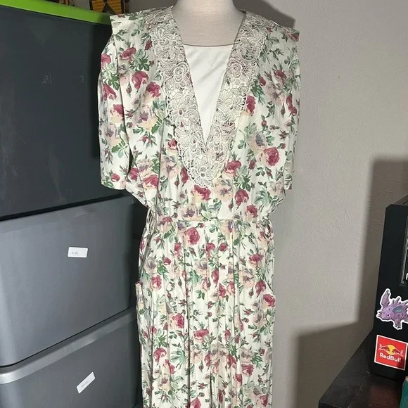 Vintage S.L. Fashions Floral Dress with Lace