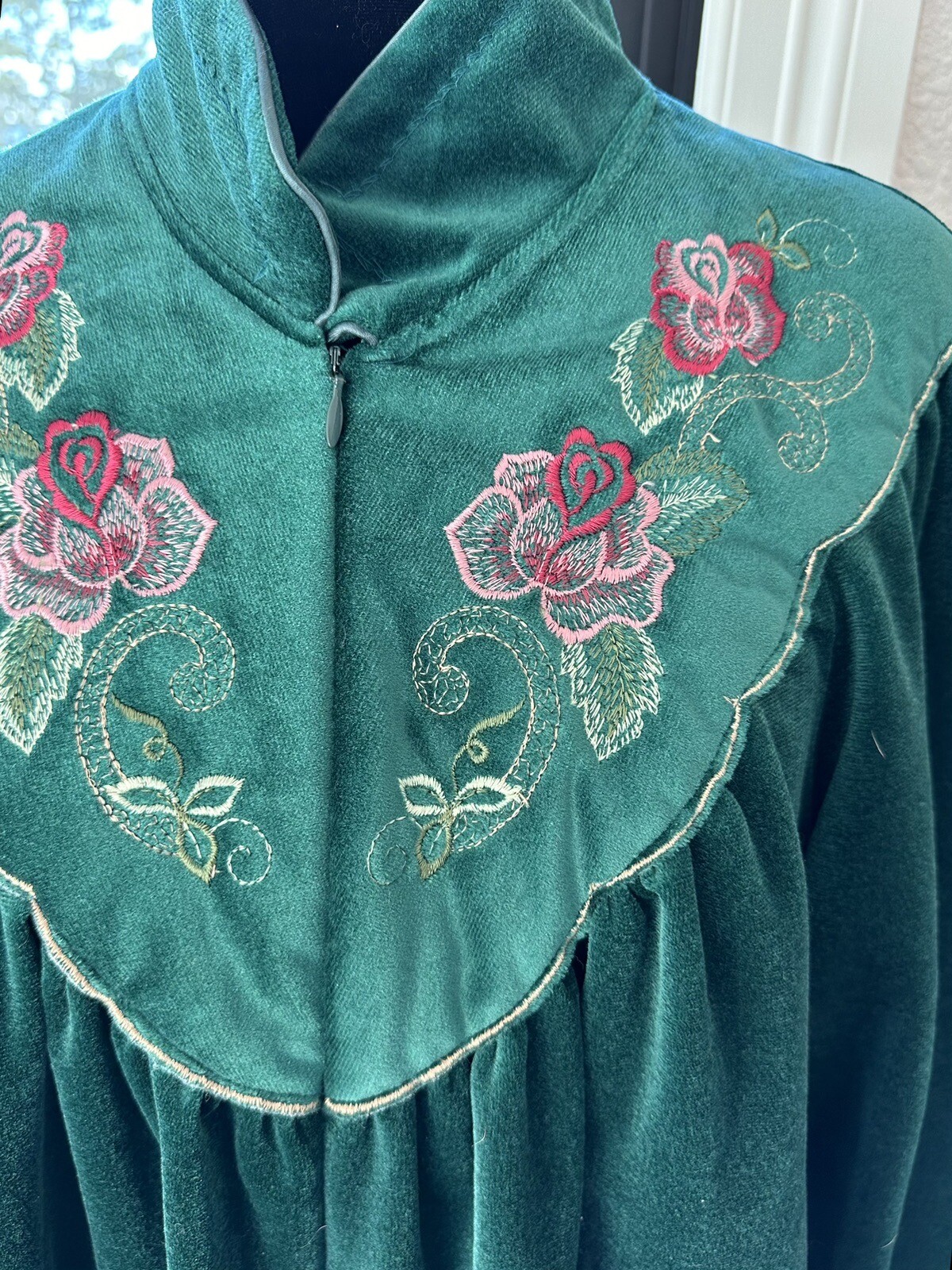 EUC Vtg Gilligan O’Malley Green Velour Made USA M 12-14 Embroidered Floral Zip