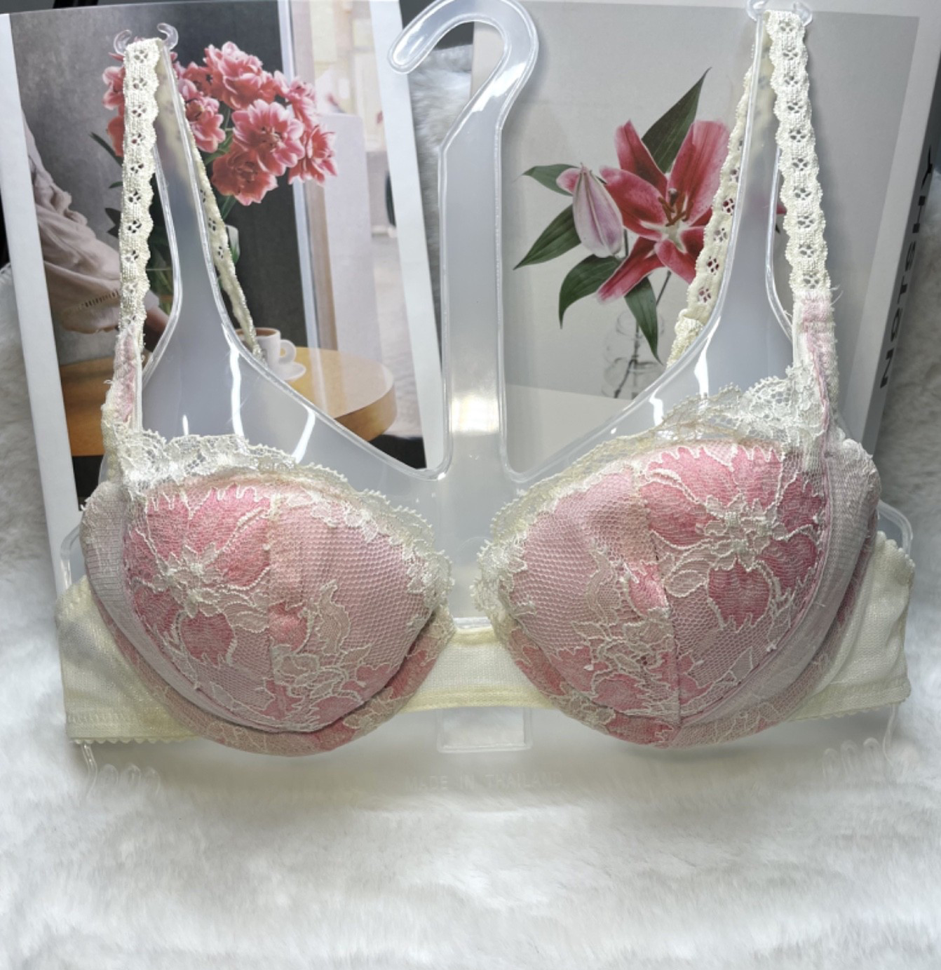 VTG WACOAL Pink Lightly Lined Soft Cup 30B Nylon Lace Underwire Bra Back Closure