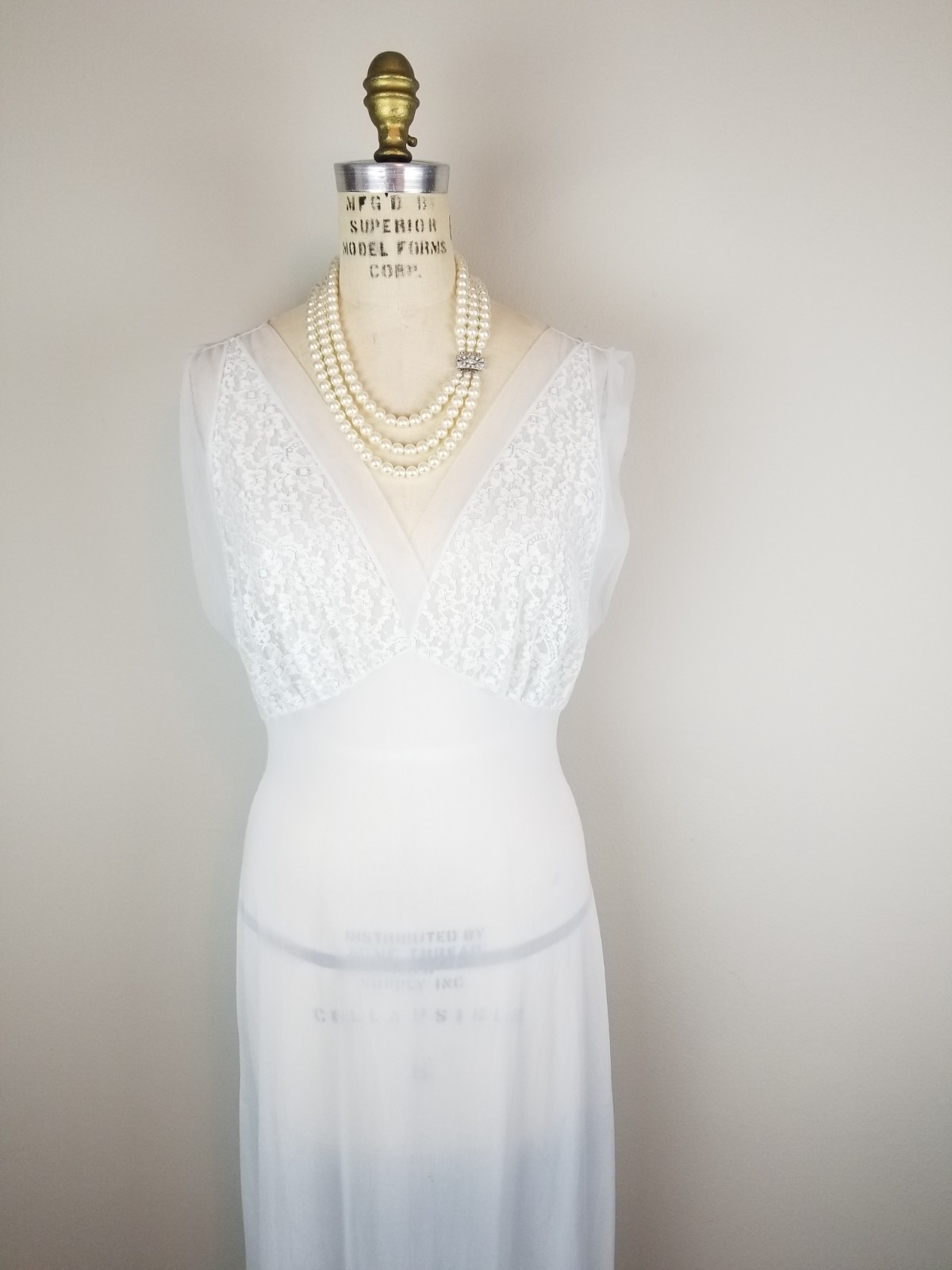 Vintage 1950&rsquo;s Glamorous Powder Blue « Myth » Nightgown Van Raalte Bust Size 34~36