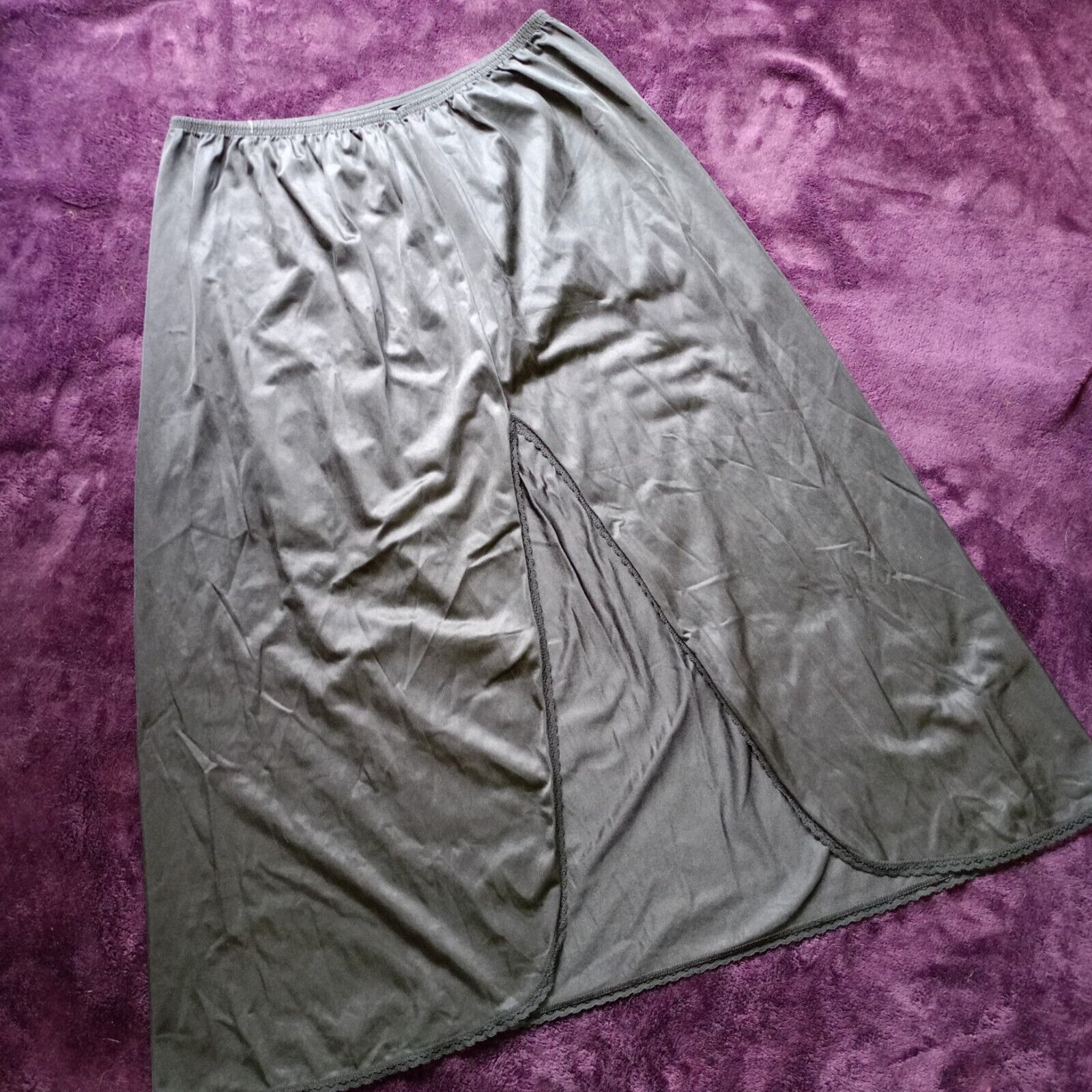 Vintage Vanity Fair Black Half Slip Lace Nylon 17&Prime; Slit Made in USA Size Large