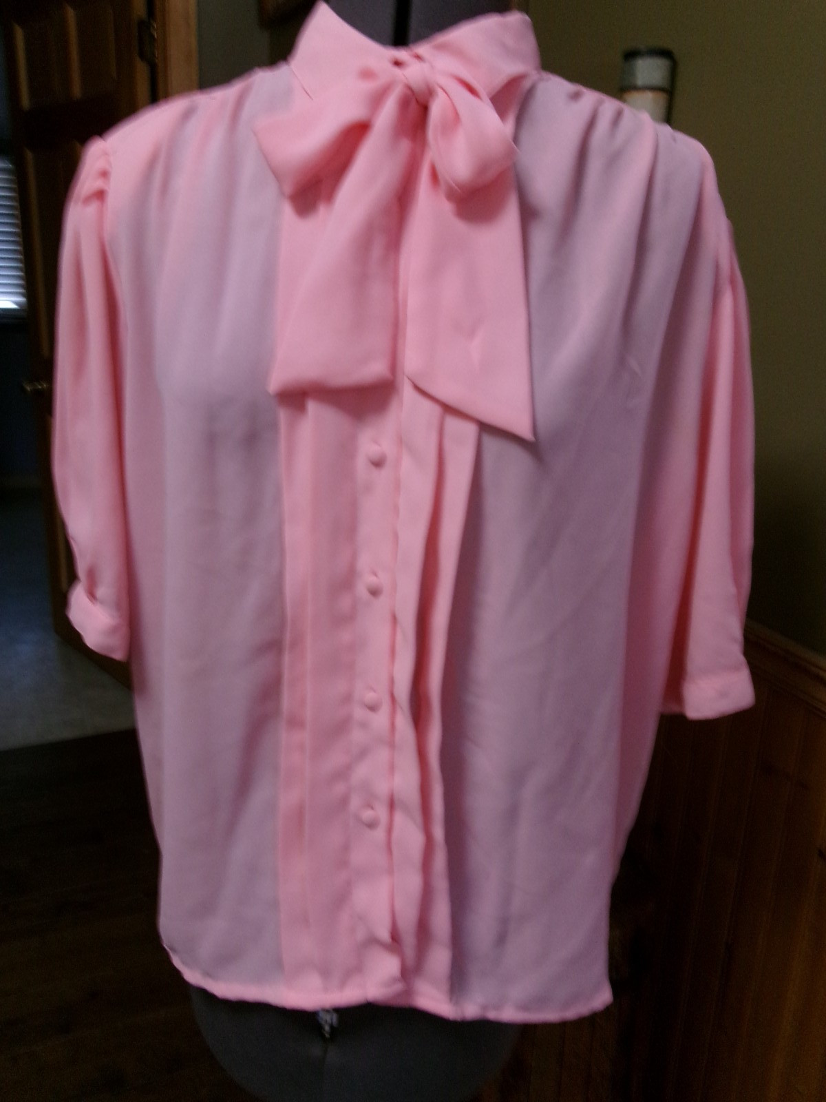 Vtg Pussy Bow pleat front sweep back Pink silky Singapore Blouse 18 PUCourant