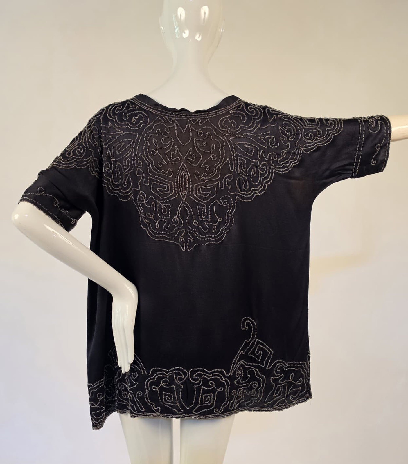 FLAPPER 1920’S ORNATE PATTERN GLASS BEADED SILK BLOUSE W TASSEL TIES 