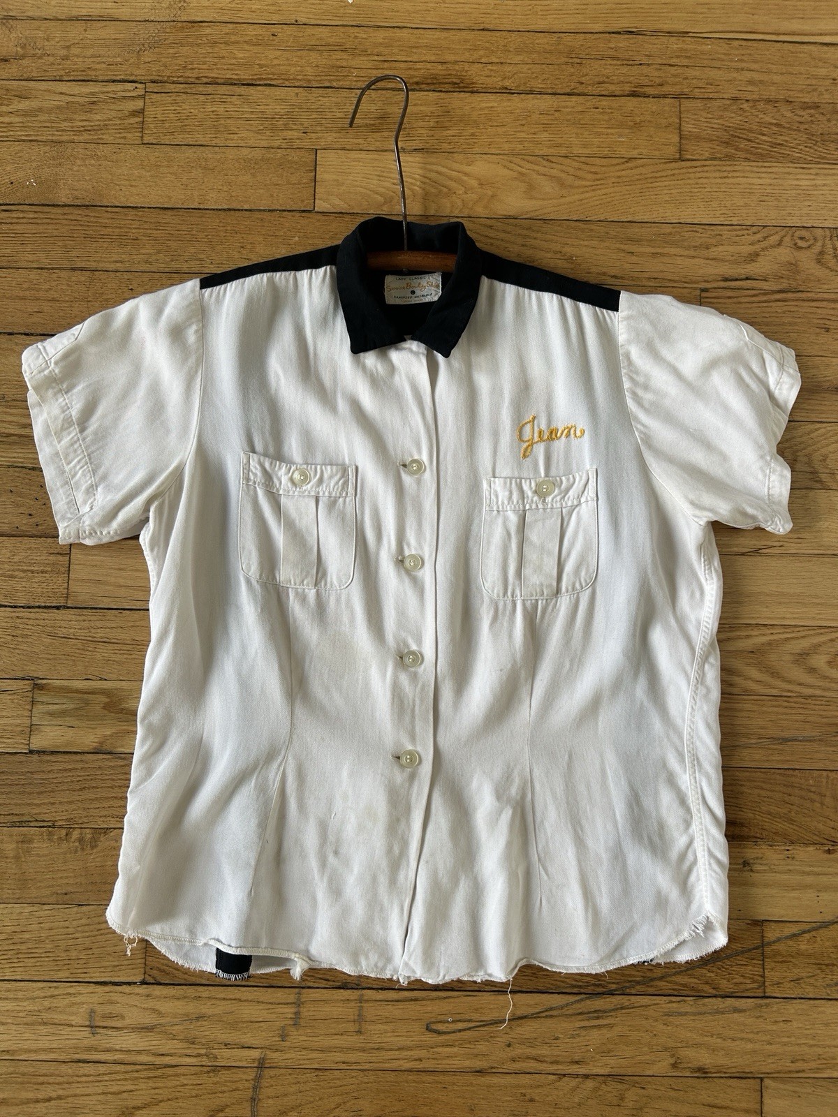 Vintage 1950s Rayon Loop Collar Bowling Shirt Women’s Size 34 Chain Stitch White