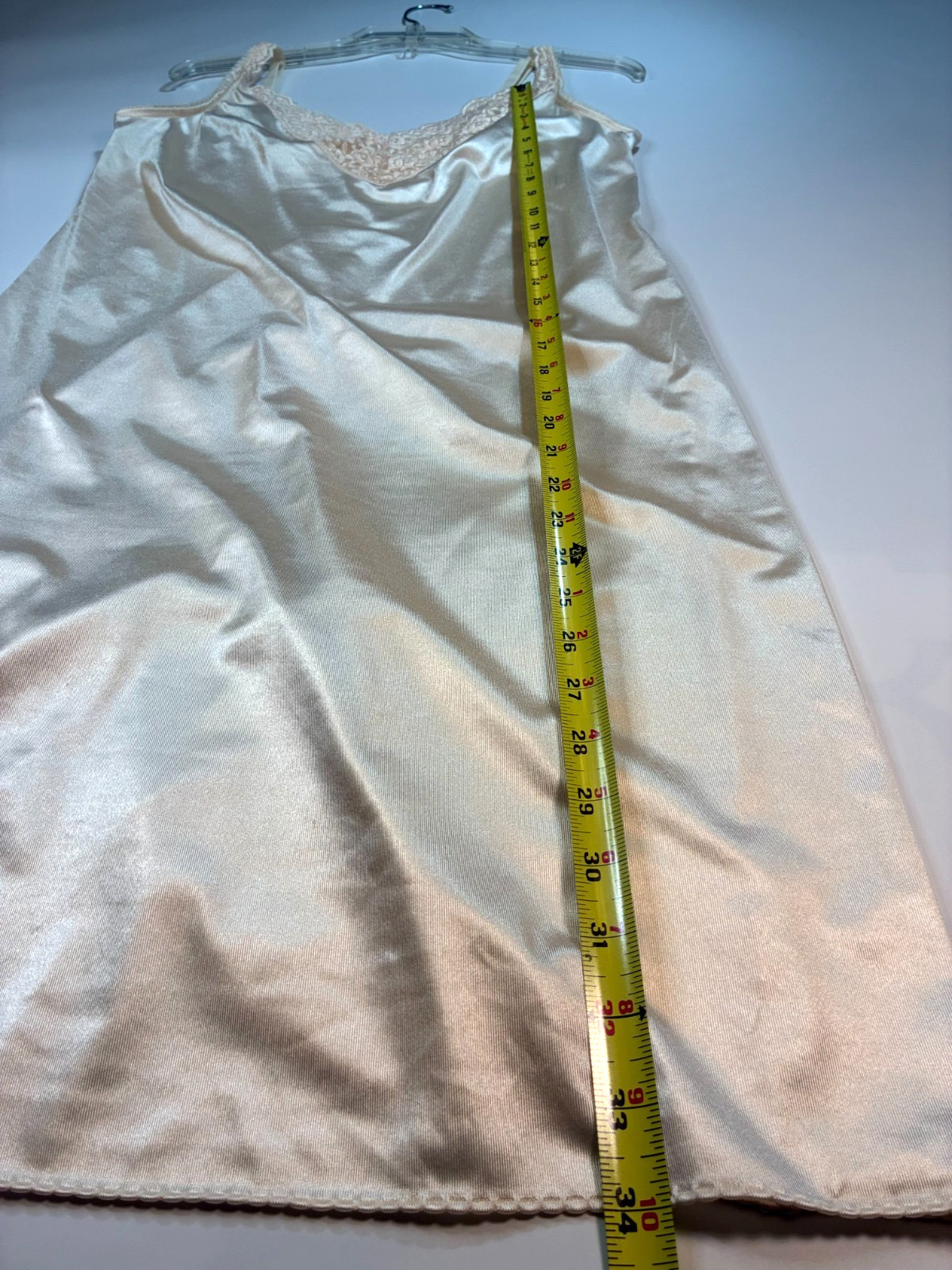 Vintage VANITY FAIR FULL SLIP Ivory Size 36 24&Prime; Medium NYLON Stretch Lace Liquid