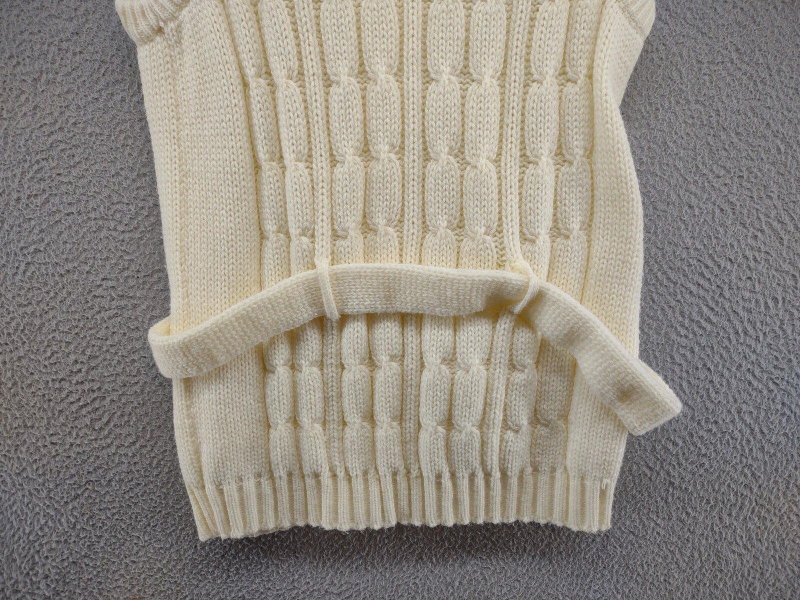 Vintage Hand Loomed Hand Full Fashioned Import Cable Knit Sleeveless Sweater L